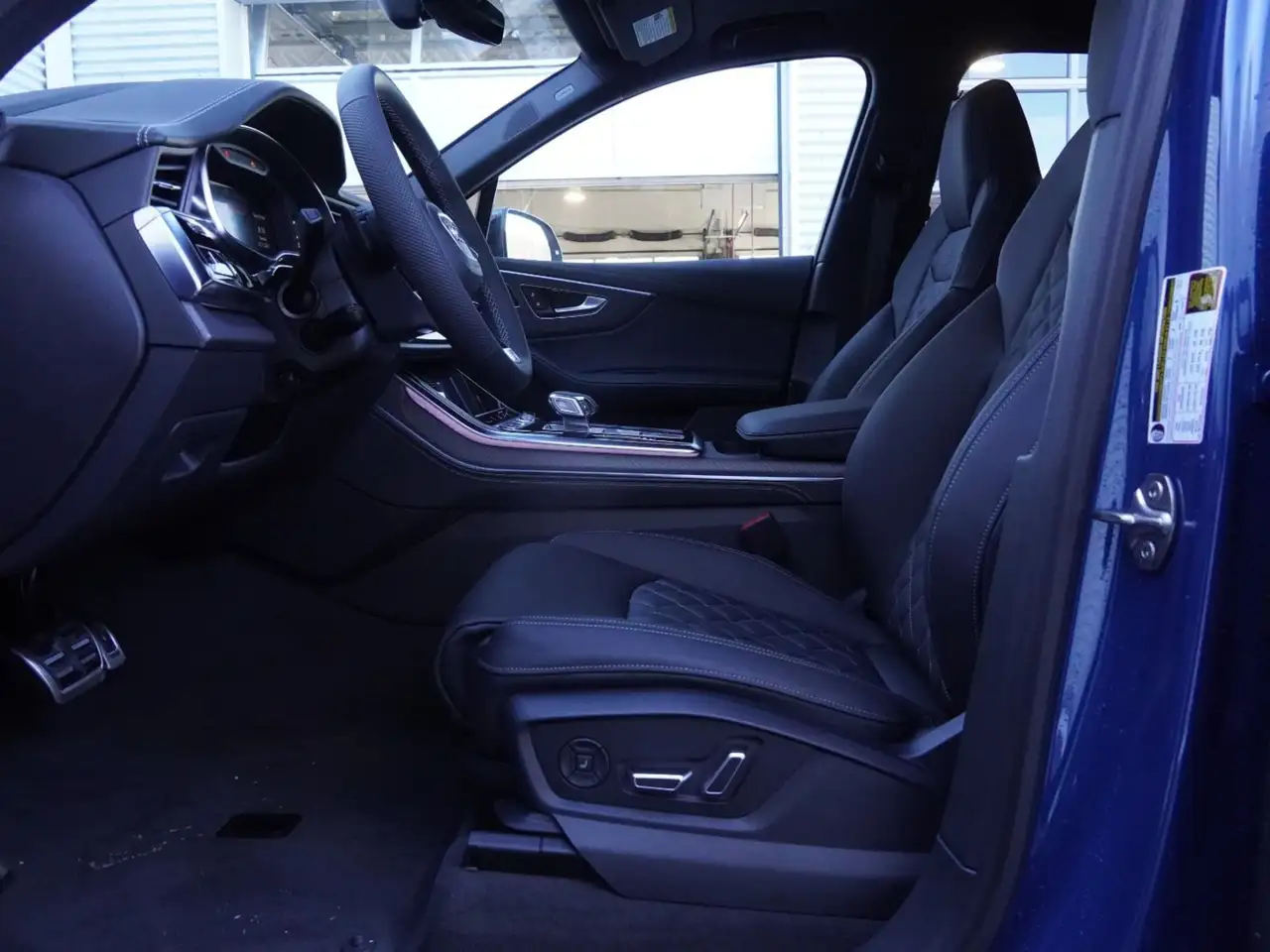Audi SQ7 снимка Audi SQ7