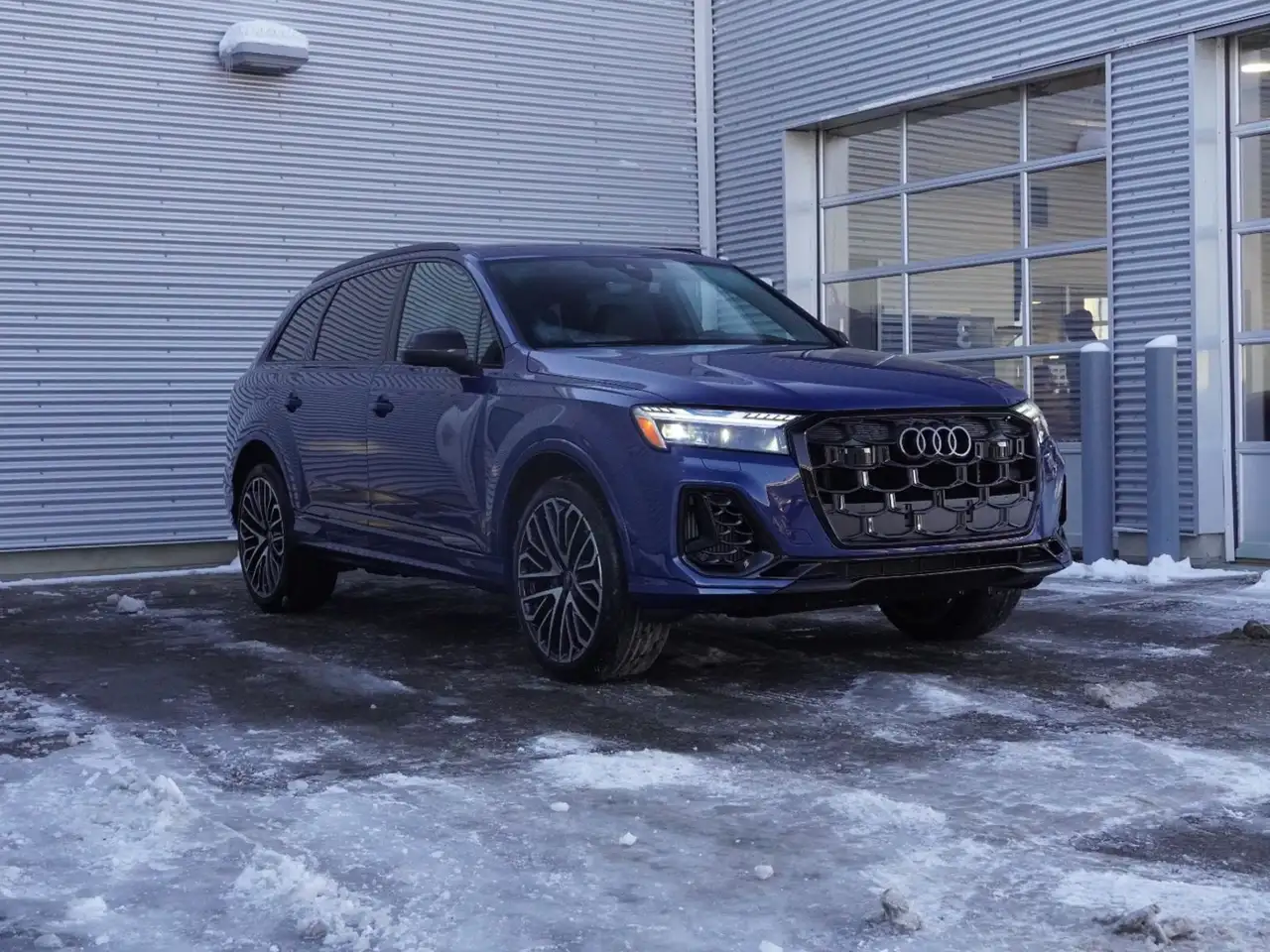 Audi SQ7 снимка Audi SQ7
