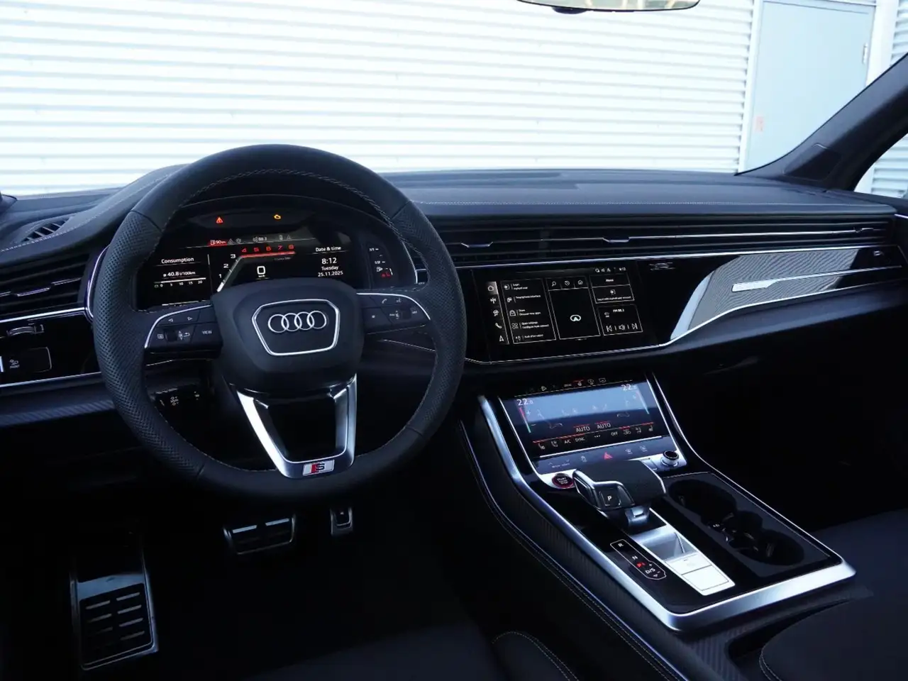 Audi SQ7 снимка Audi SQ7