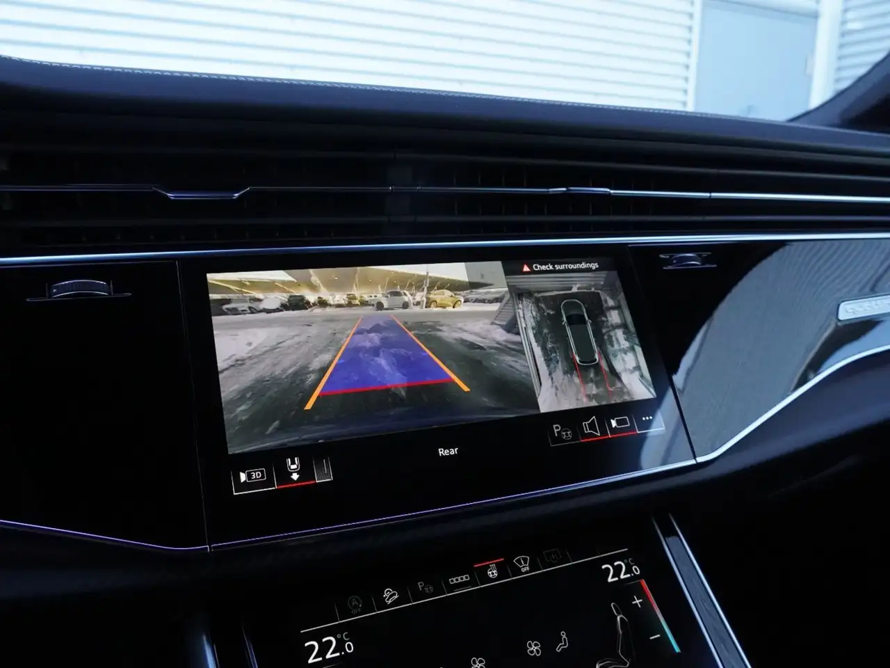 Audi SQ7 снимка Audi SQ7