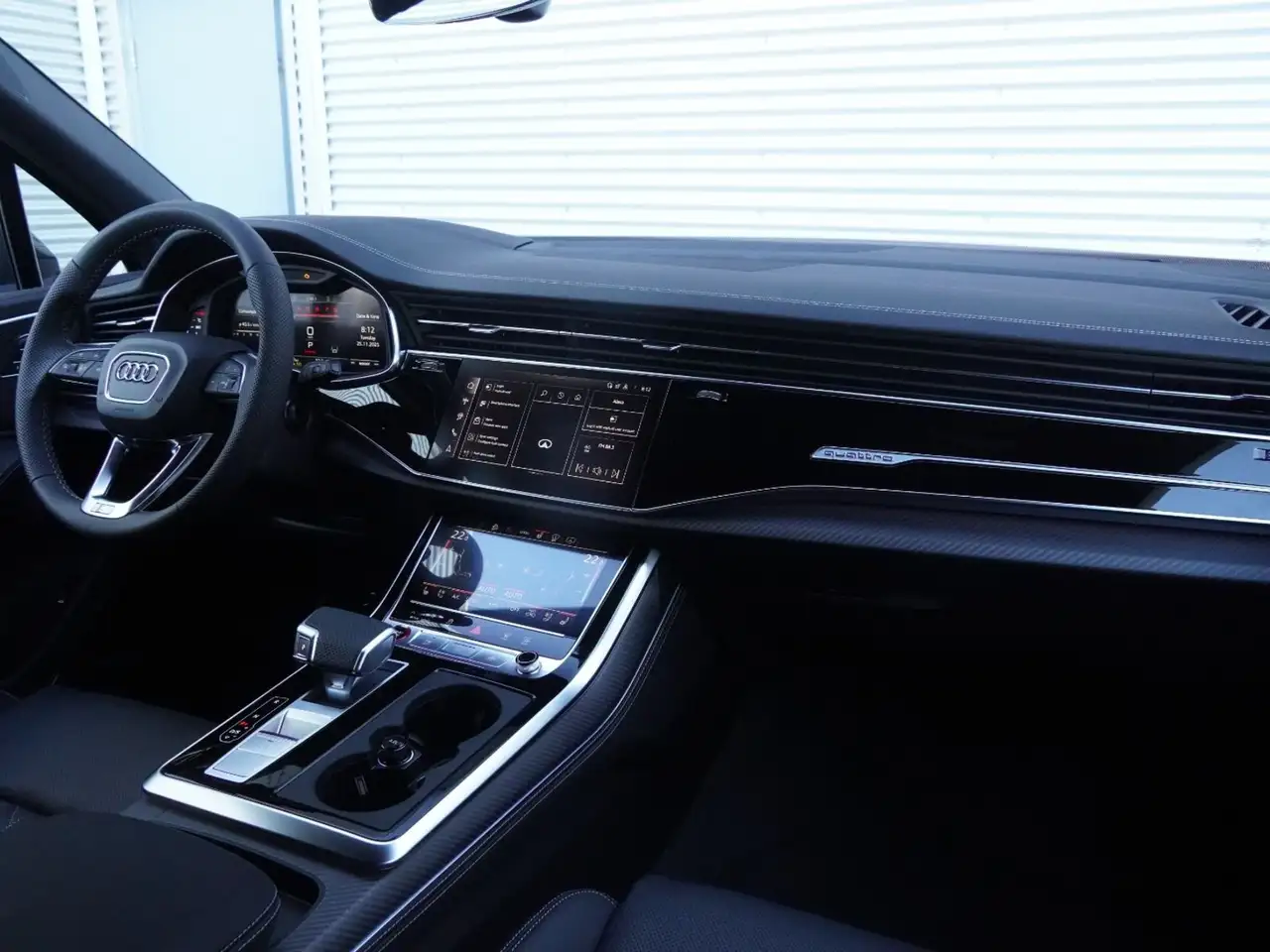 Audi SQ7 снимка Audi SQ7