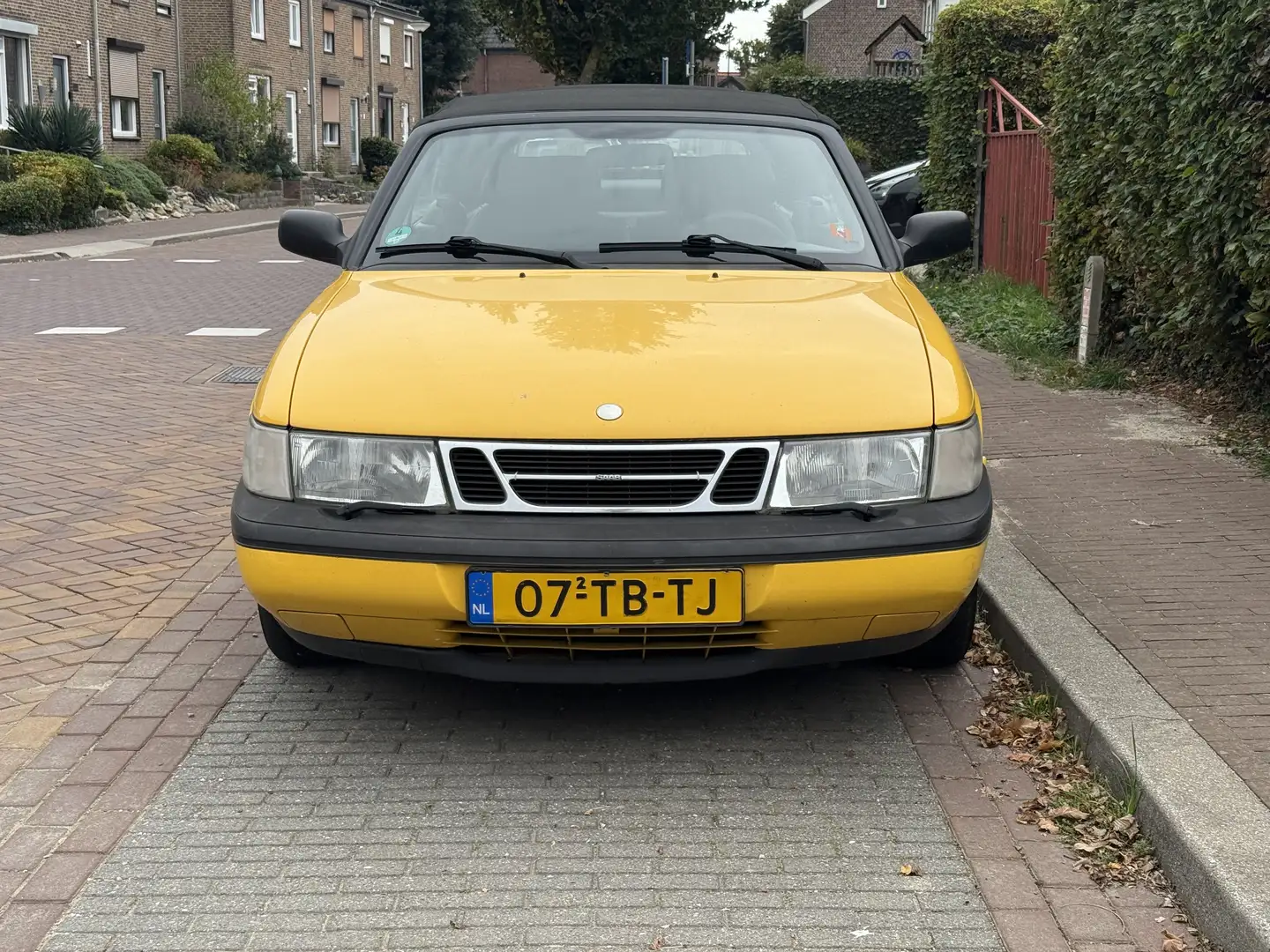 Saab 900 2.0 SE Geel - 1