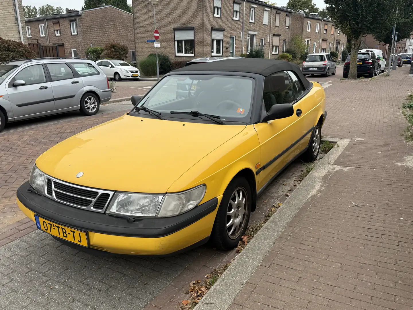 Saab 900 2.0 SE Geel - 2