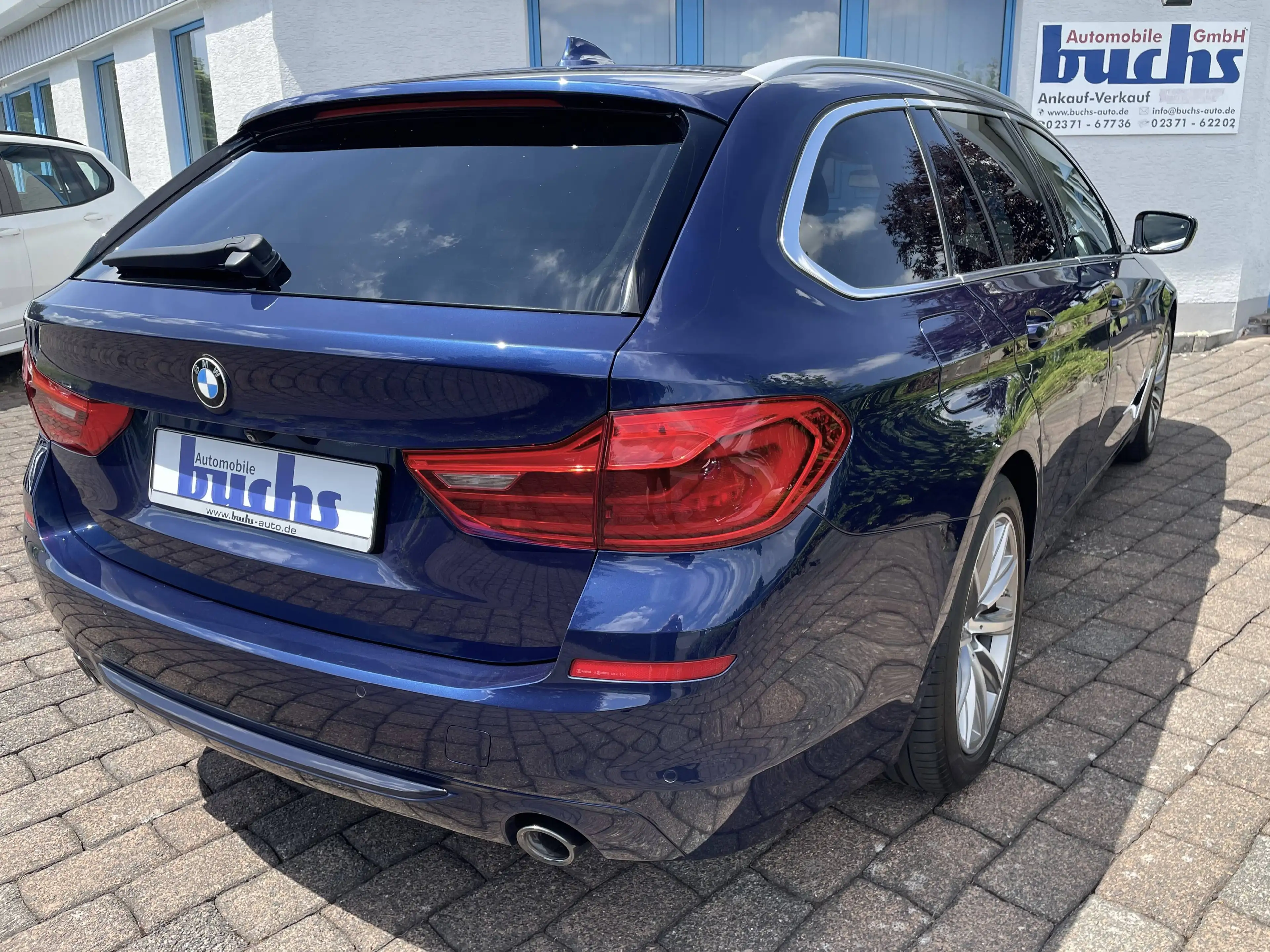 BMW 520 d xDrive Touring Sport Line AHK HUD Leder — photo 10