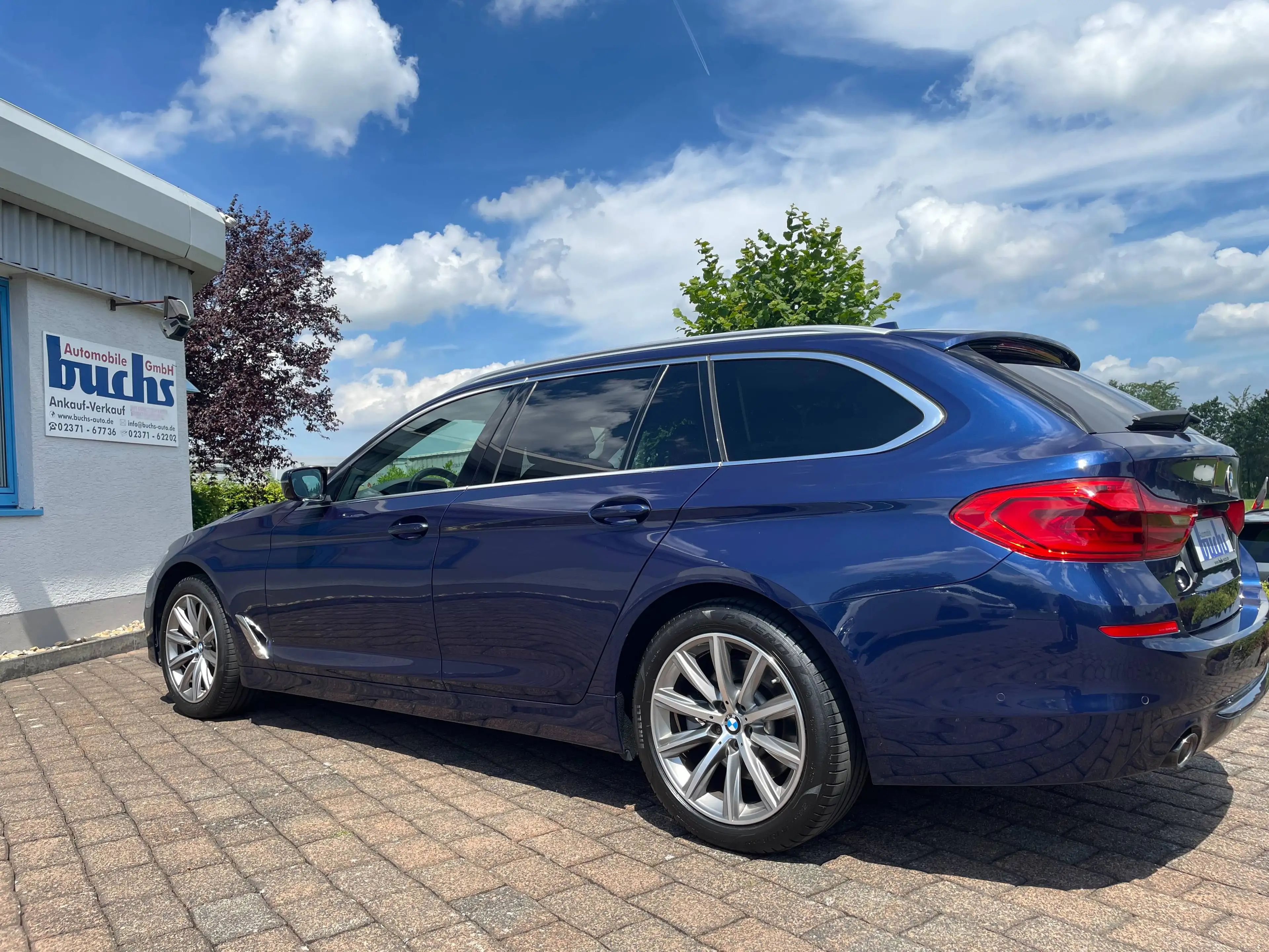 BMW 520 d xDrive Touring Sport Line AHK HUD Leder — photo 11