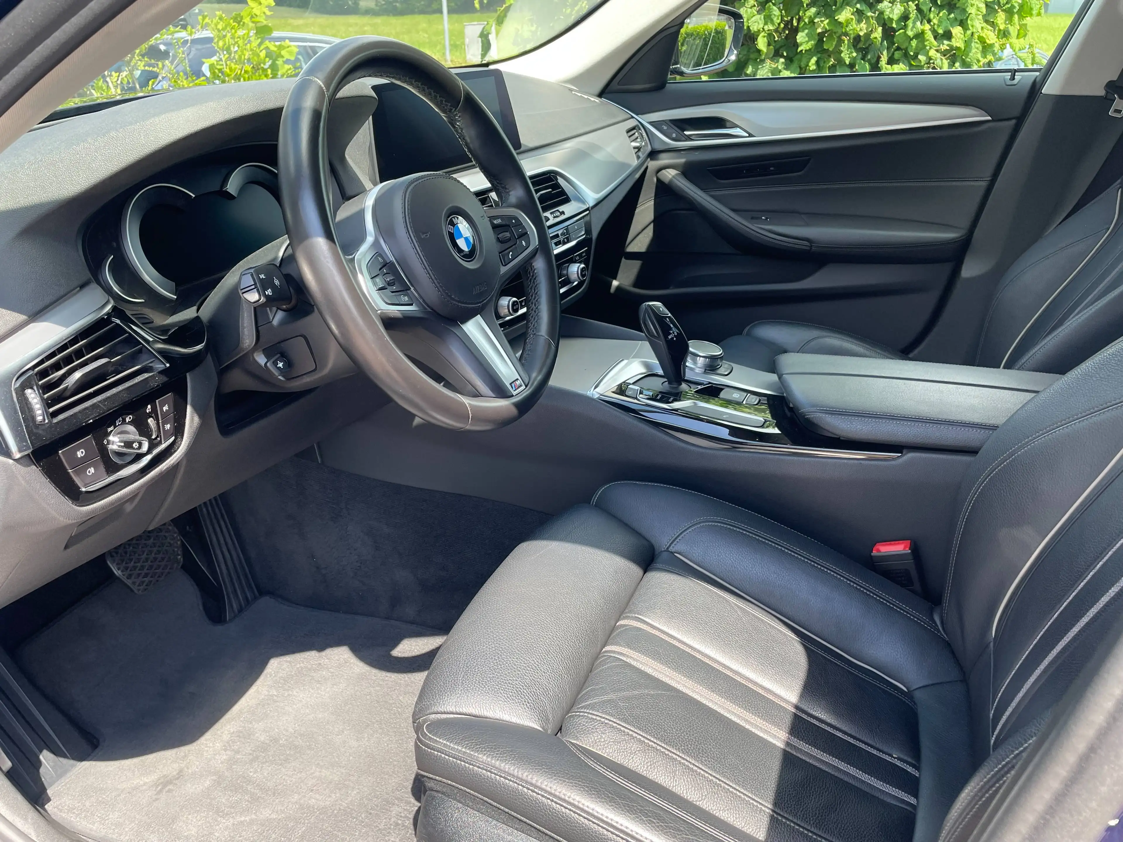 BMW 520 d xDrive Touring Sport Line AHK HUD Leder — photo 14