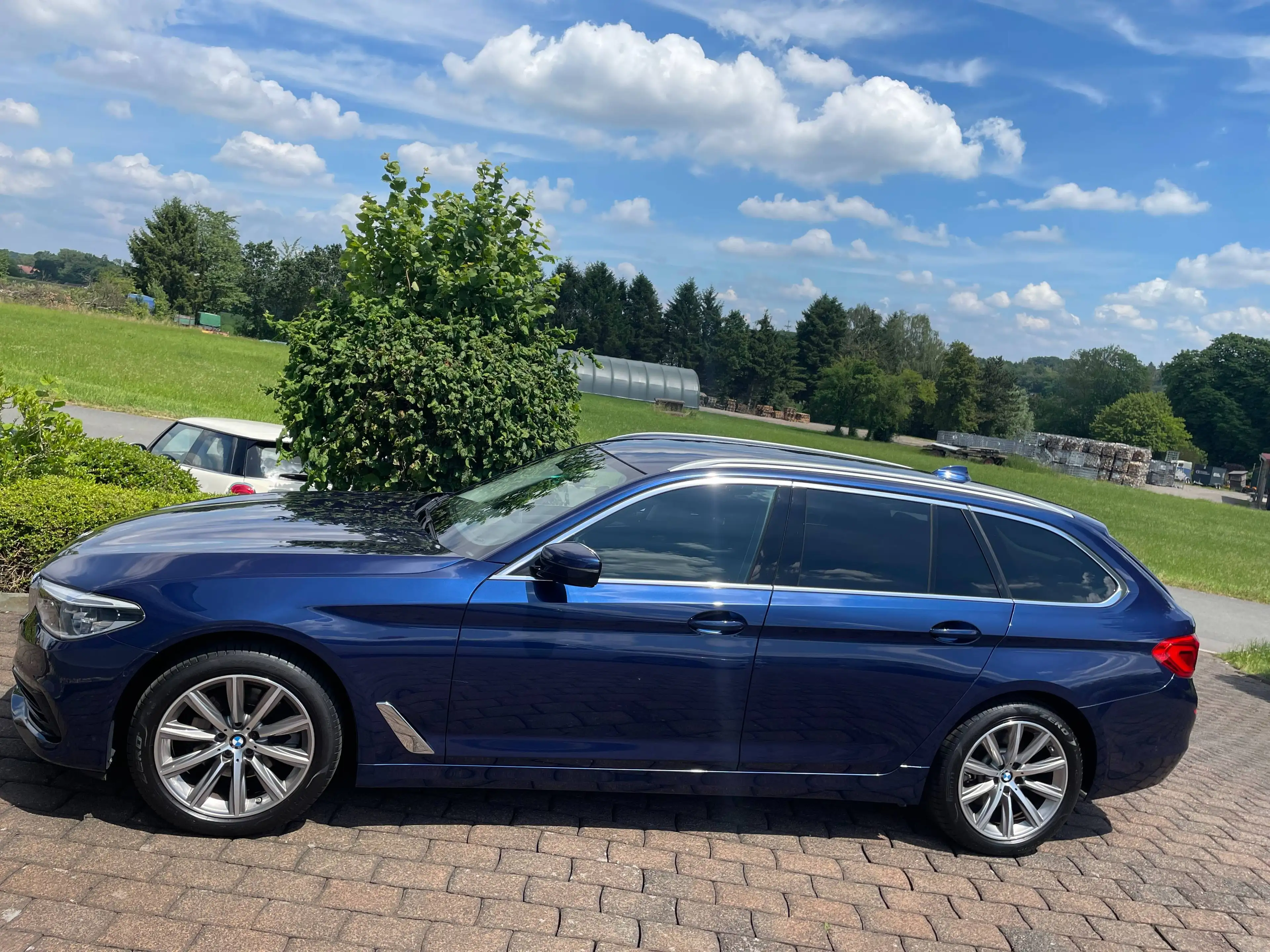 BMW 520 d xDrive Touring Sport Line AHK HUD Leder — photo 12