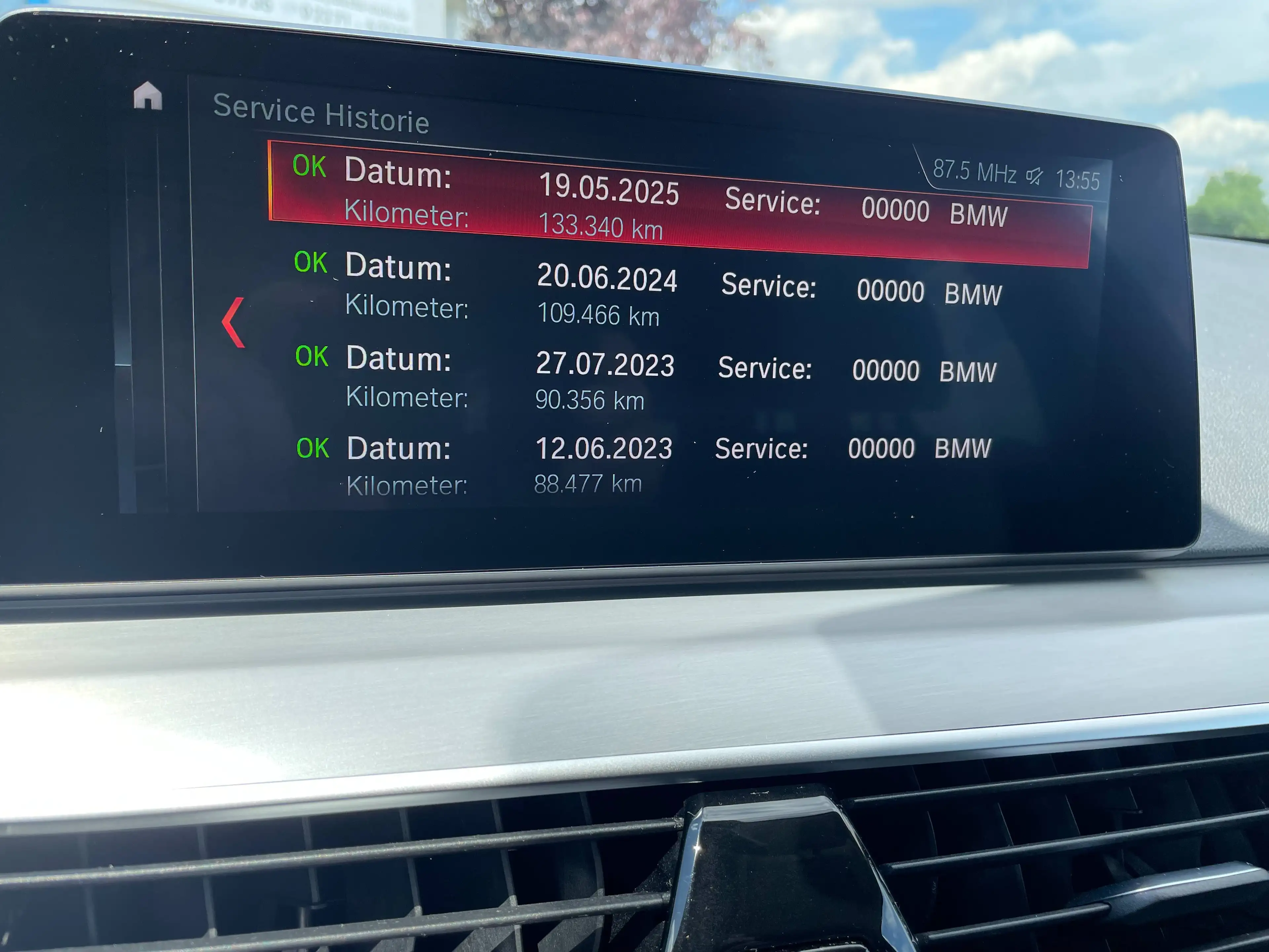 BMW 520 d xDrive Touring Sport Line AHK HUD Leder — photo 4