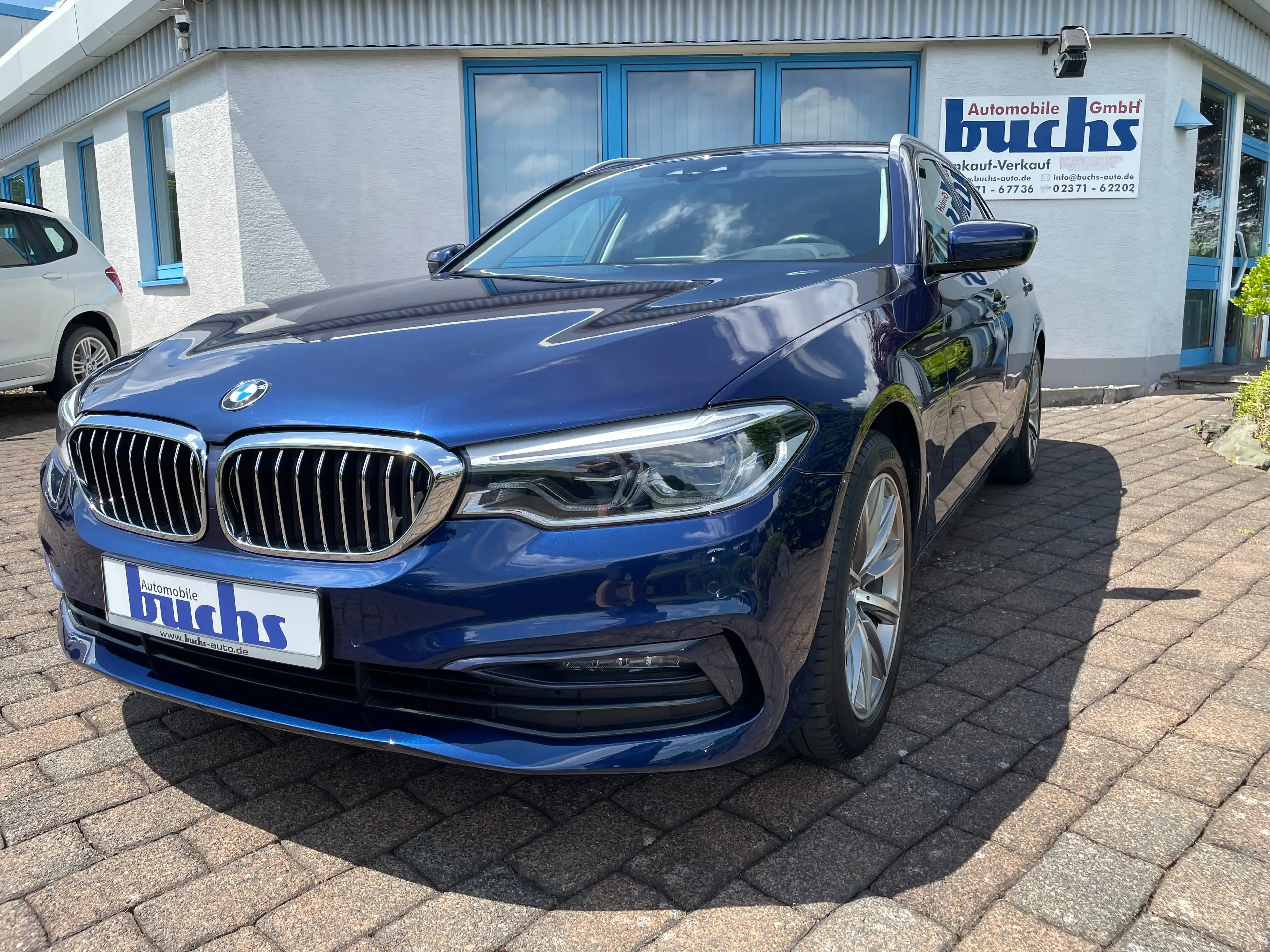 BMW 520 d xDrive Touring Sport Line AHK HUD Leder — photo 2