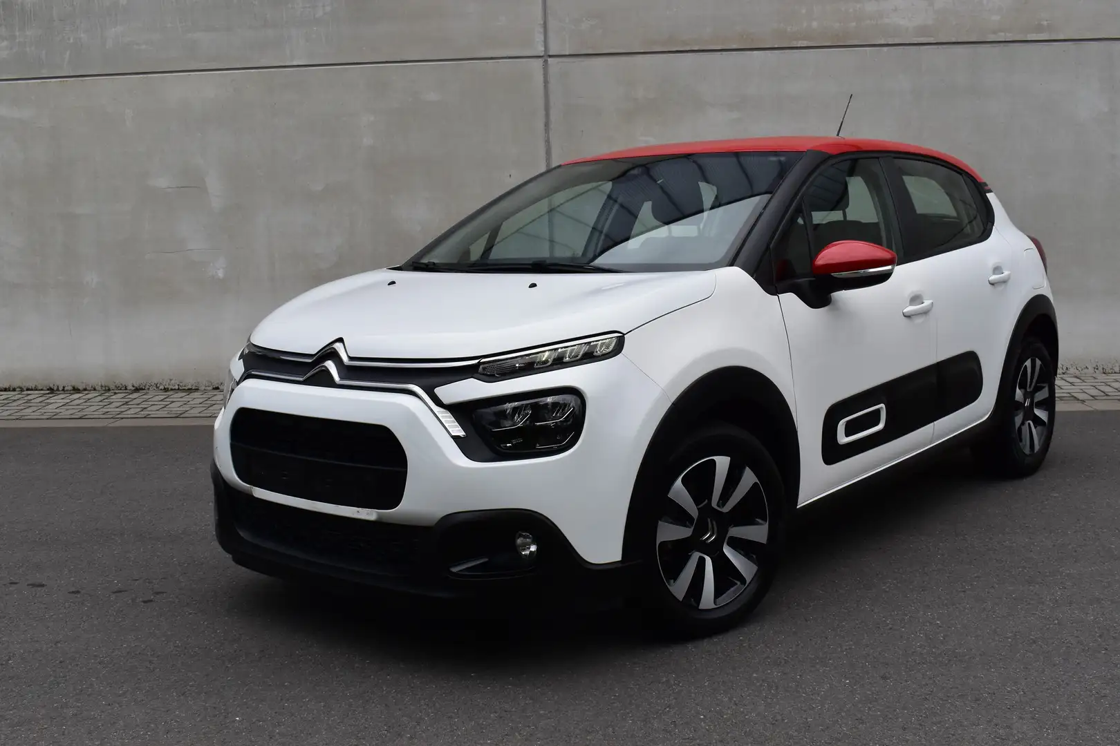 Citroen C3 1.2 Shine eaT-8 110PK *18.000KM* Blanc - 1