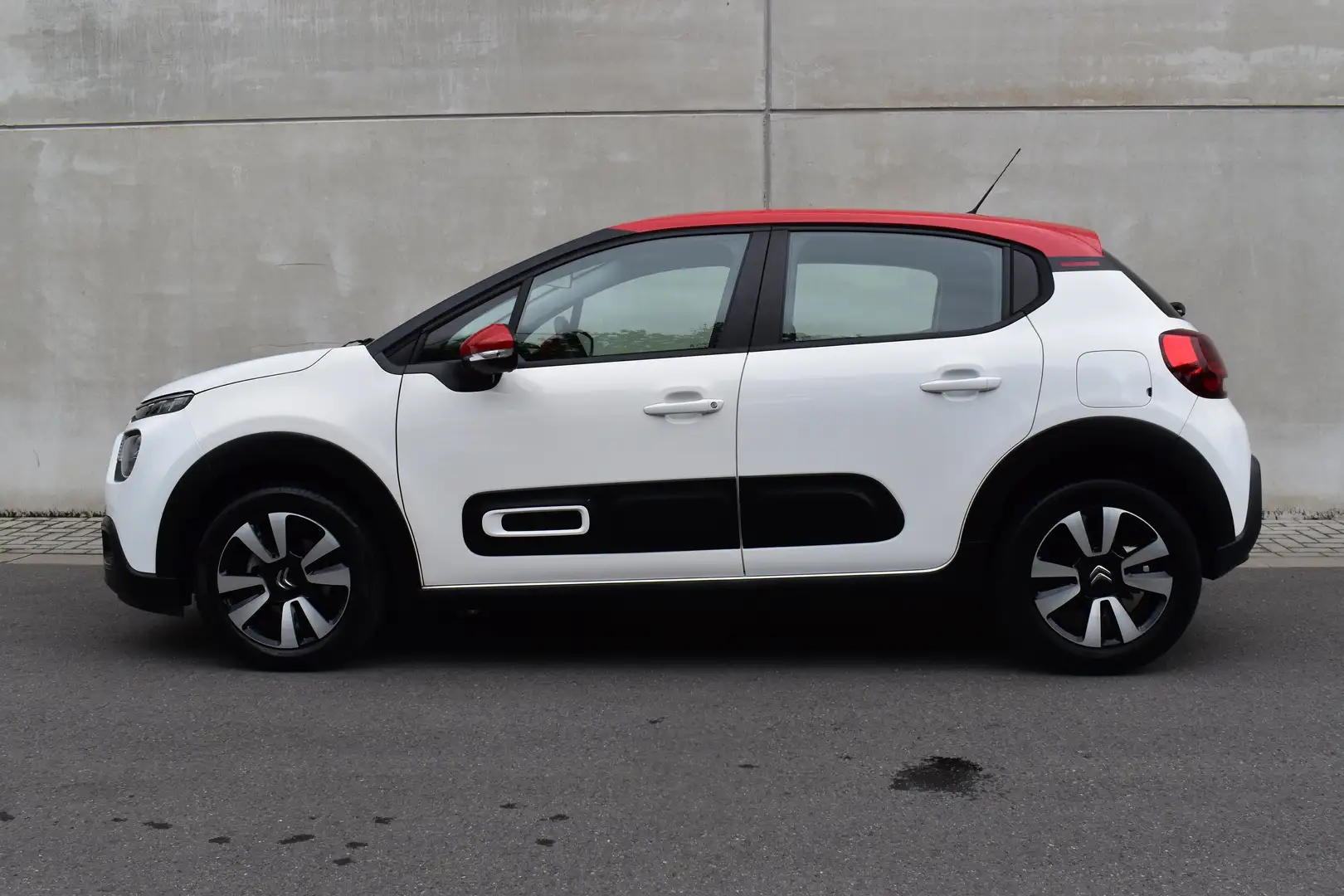 Citroen C3 1.2 Shine eaT-8 110PK *18.000KM* Blanc - 2