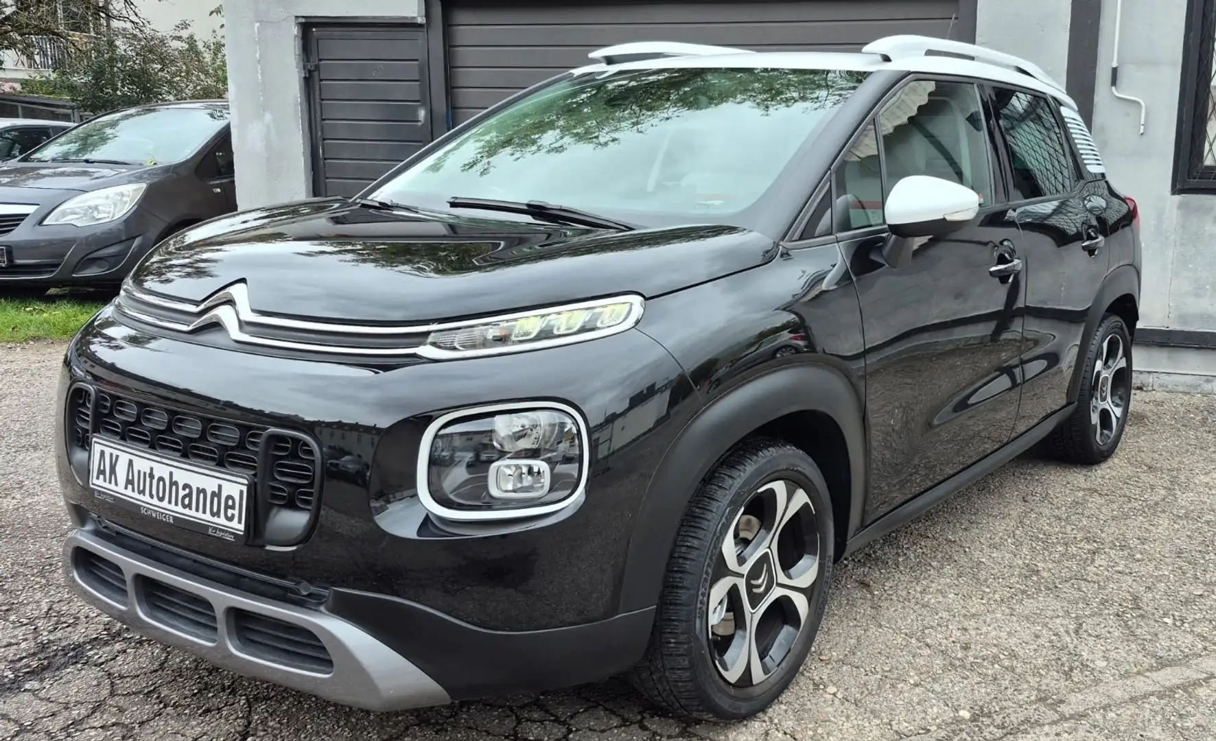 Citroen C3 Aircross PureTech 130 Shine HeadUp Navi Carpl Zwart - 1
