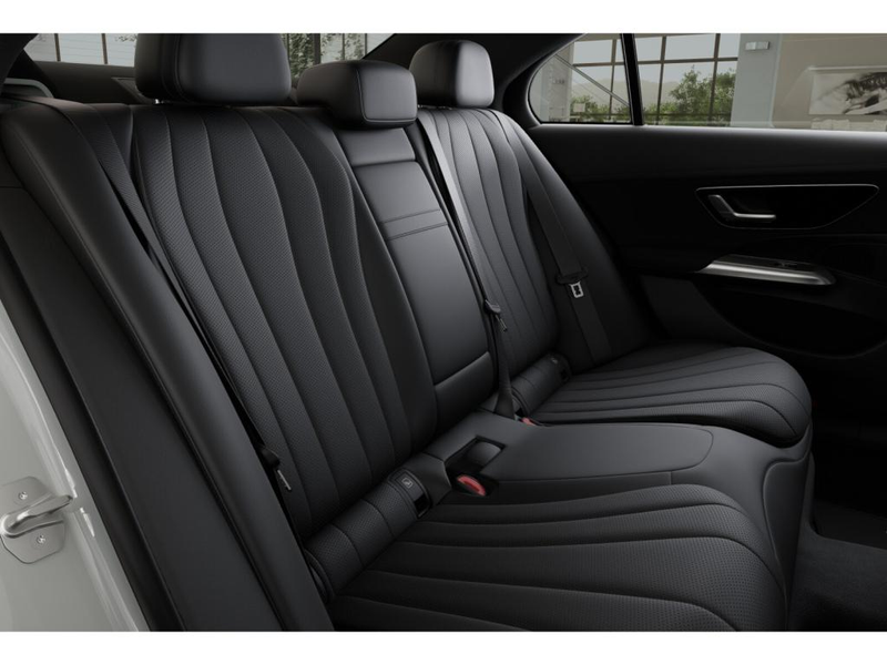 Mercedes-Benz E 200 AMG+Night+360°+Distronic+Kamera+LED+Navi — photo 11