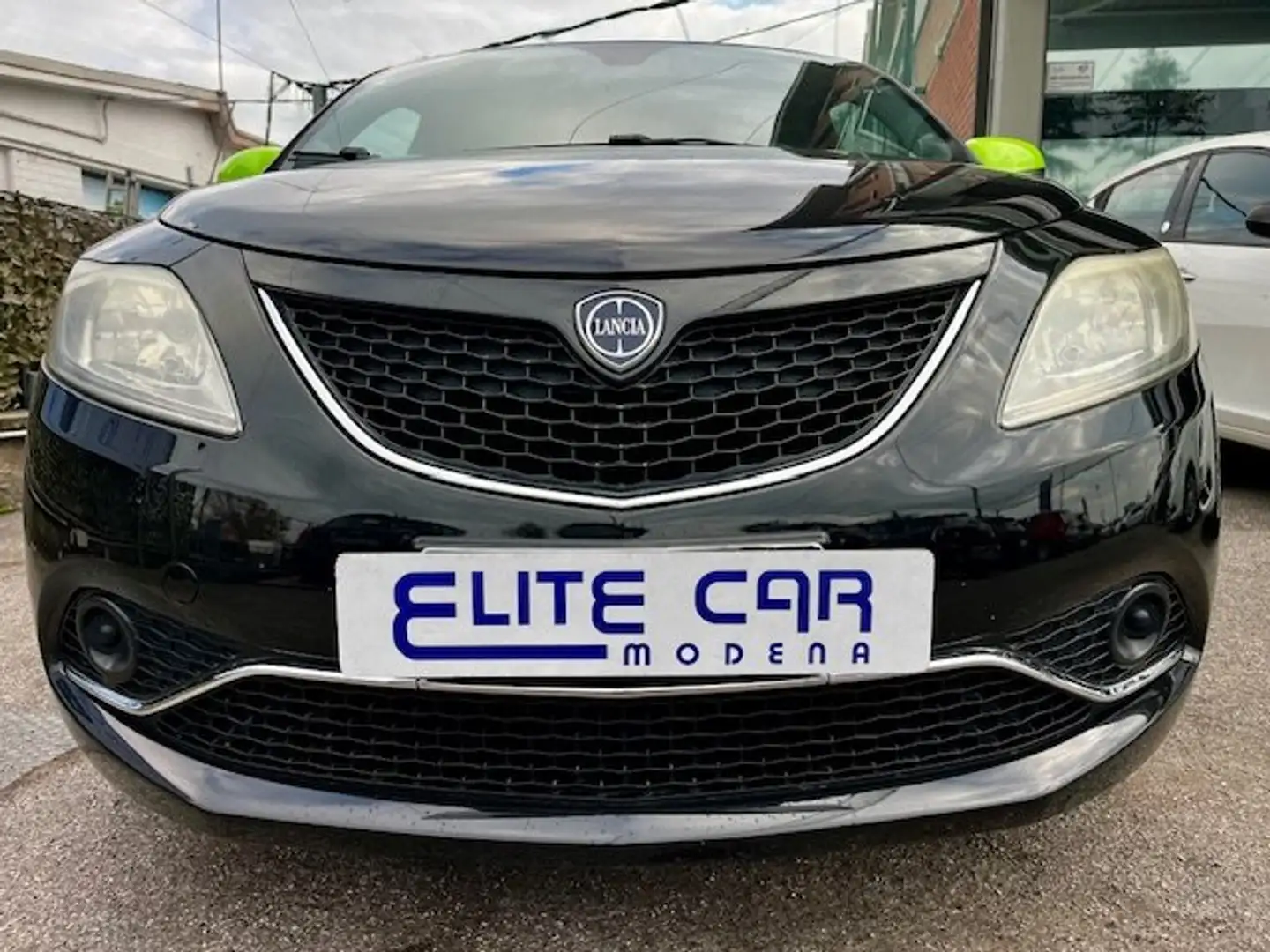 Lancia Ypsilon BLACK 1.2 69cv "SENSORI DI PARCHEGGIO/BLUETOOTH/. Nero - 2