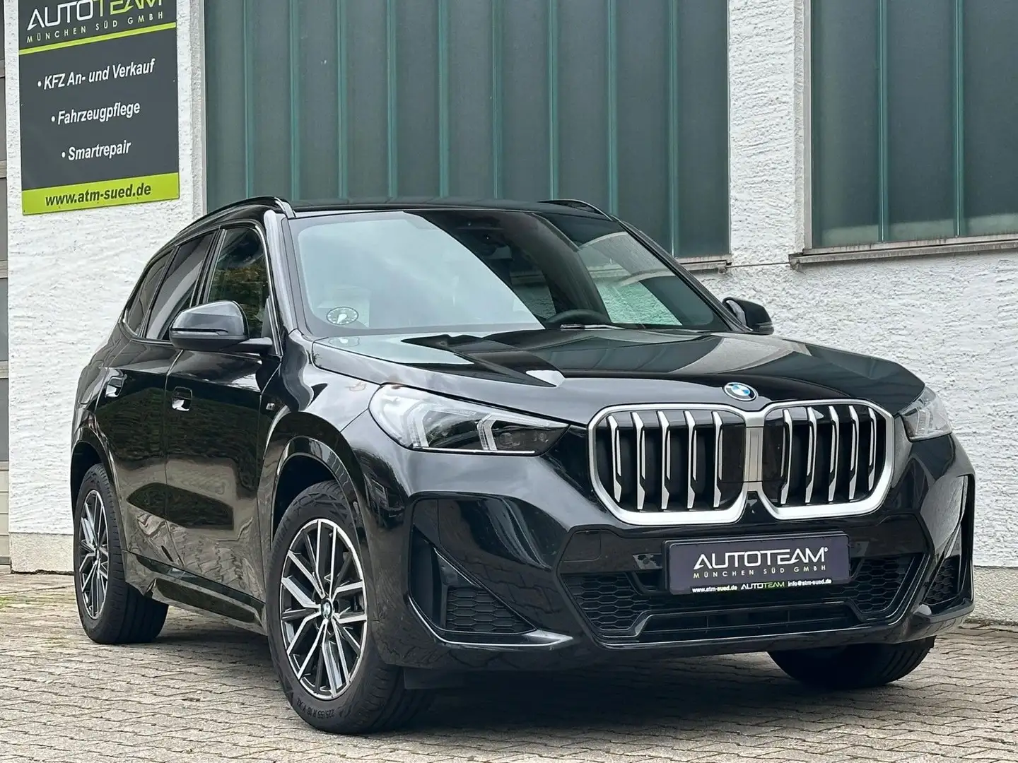 BMW X1 18 i sDrive*M Sport*AHK*Panorama*H/K*ACC* Noir - 1