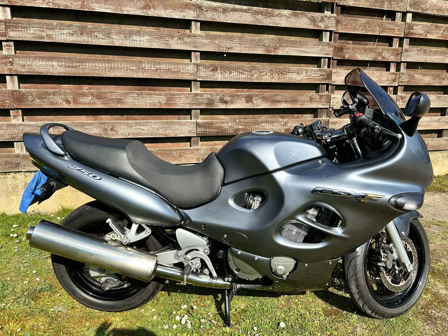 Suzuki GSX 750 GSX-F 750 Gri - 2