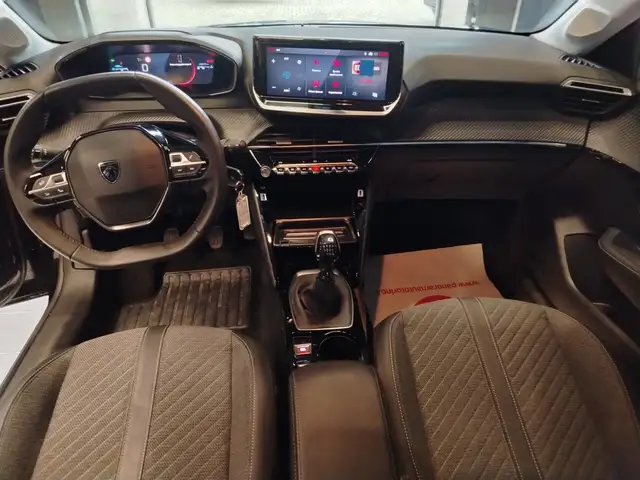 Peugeot 208 view 12
