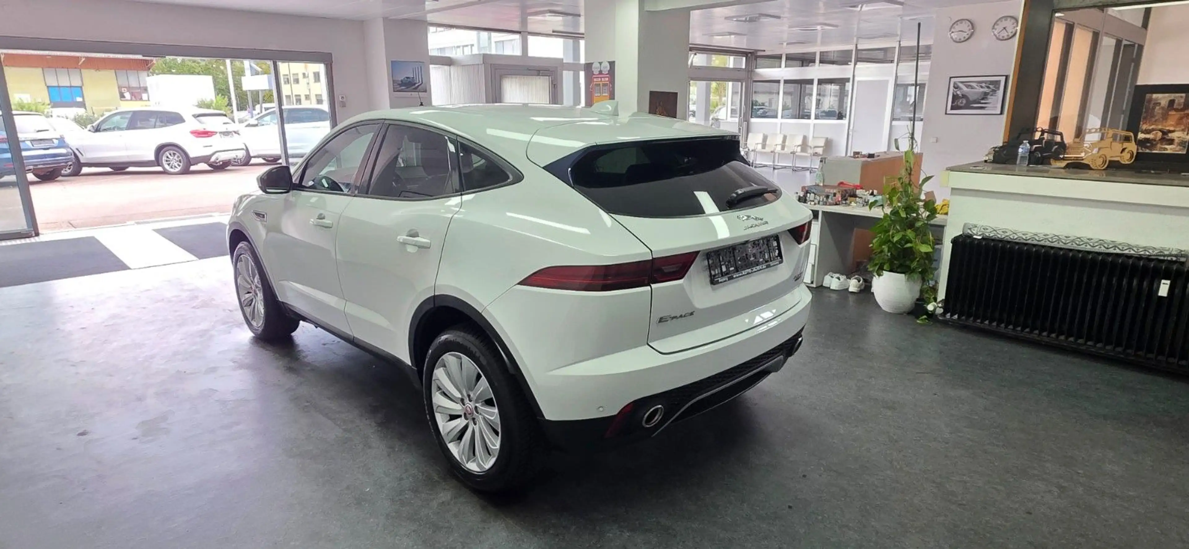 Jaguar E-Pace S AWD Automatik 58.000 km Leder Kamera — photo 5