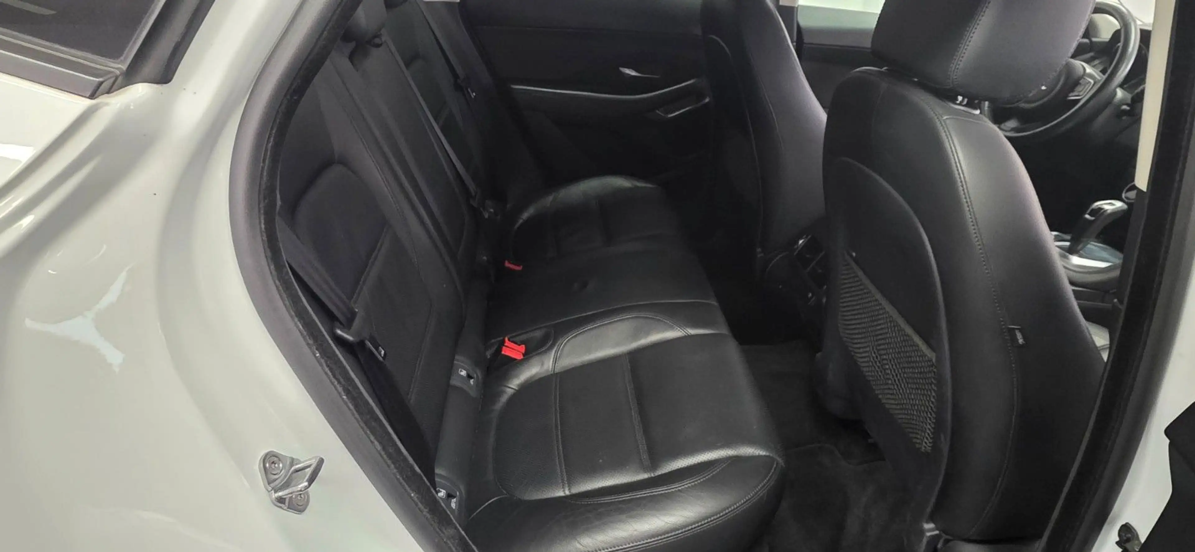 Jaguar E-Pace S AWD Automatik 58.000 km Leder Kamera — photo 10