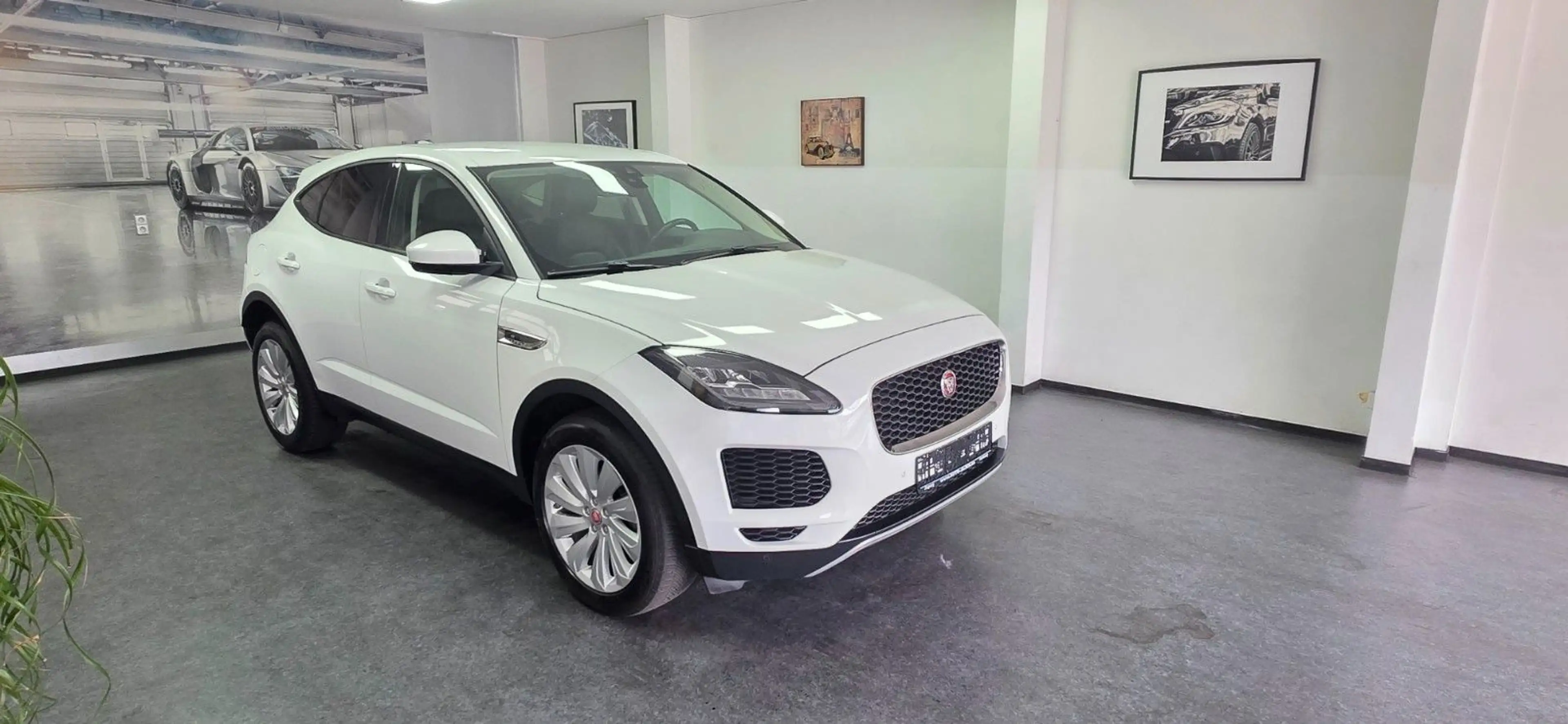 Jaguar E-Pace S AWD Automatik 58.000 km Leder Kamera