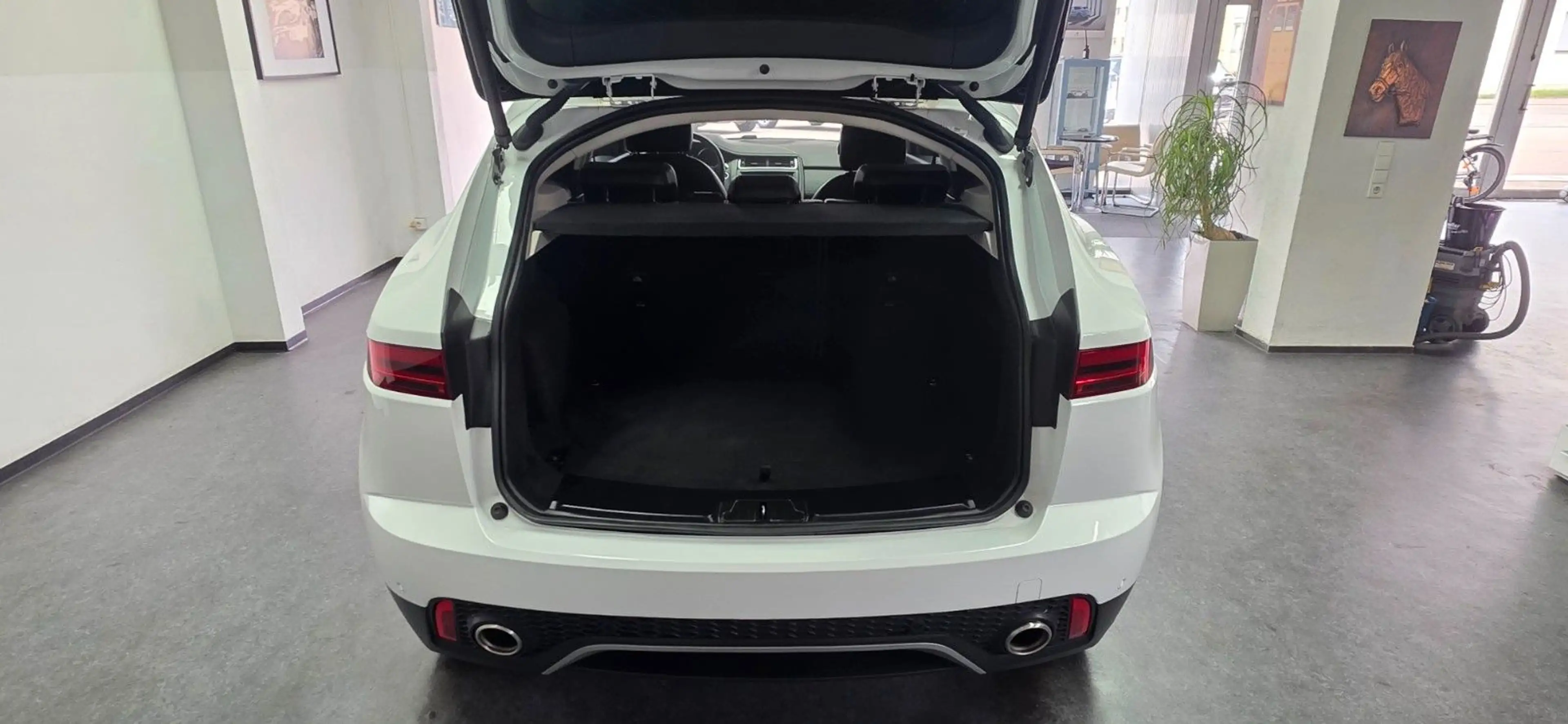 Jaguar E-Pace S AWD Automatik 58.000 km Leder Kamera — photo 8