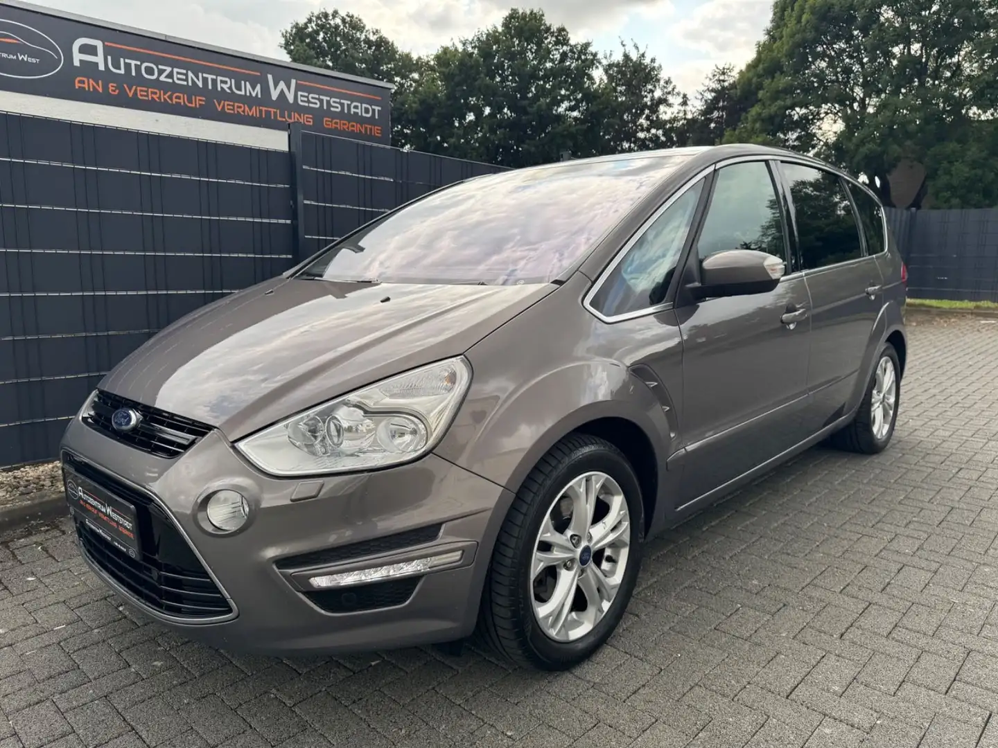 Ford S-Max S-MAX Titanium, 1 Hand, HU&AU Neu,7 Sitzer Braun - 1