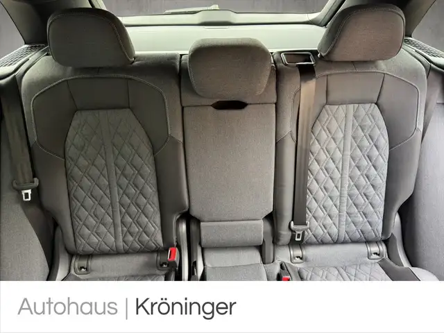 Audi Q5 view 10