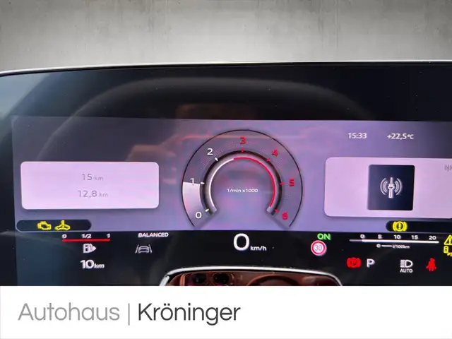Audi Q5 view 12