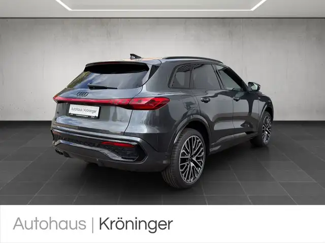 Audi Q5 view 2