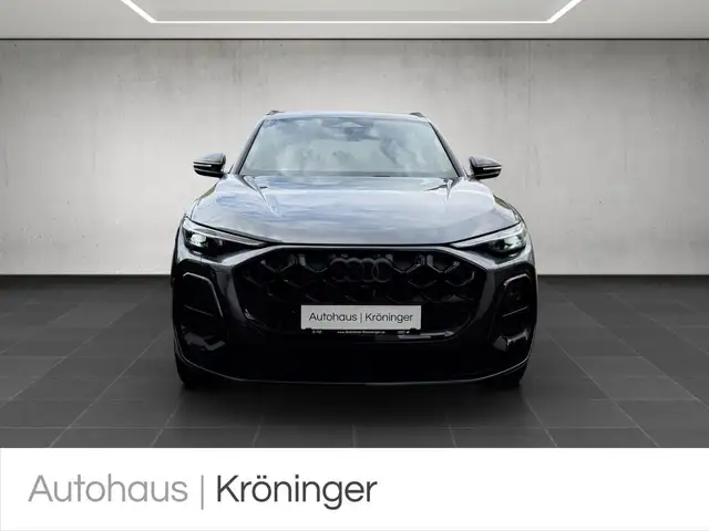 Audi Q5 view 5