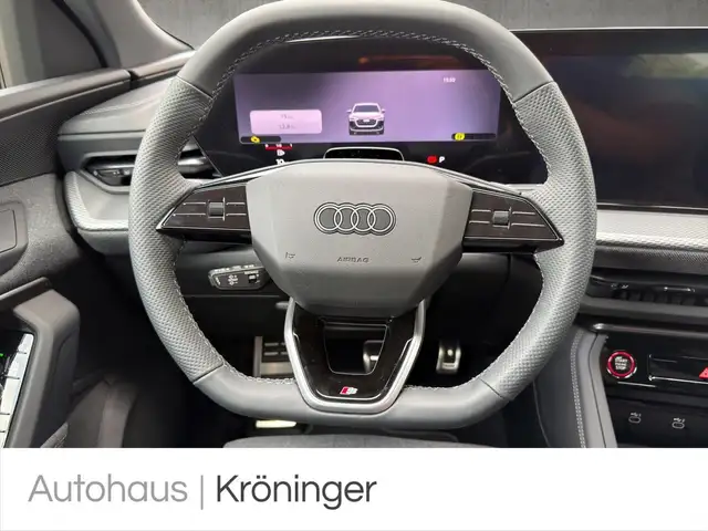 Audi Q5 view 11