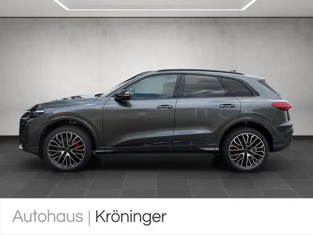 Audi Q5 view 3
