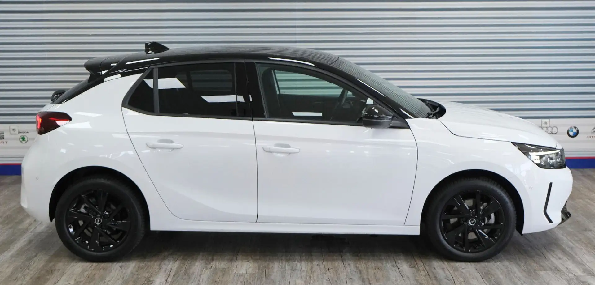 Opel Corsa F 1.2 GS *NAVI/LED/SHZ/PARK&GO/FACELIFT* Weiß - 2