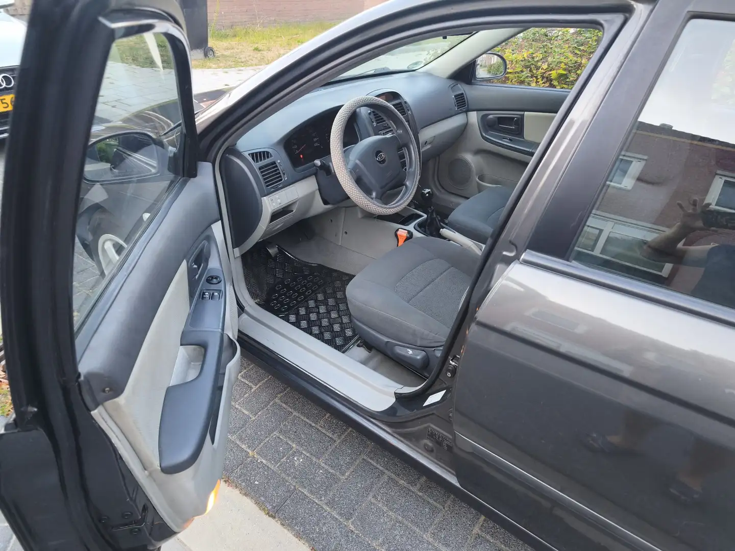 Kia Cerato Cerato 1.6-16V LX Grau - 1
