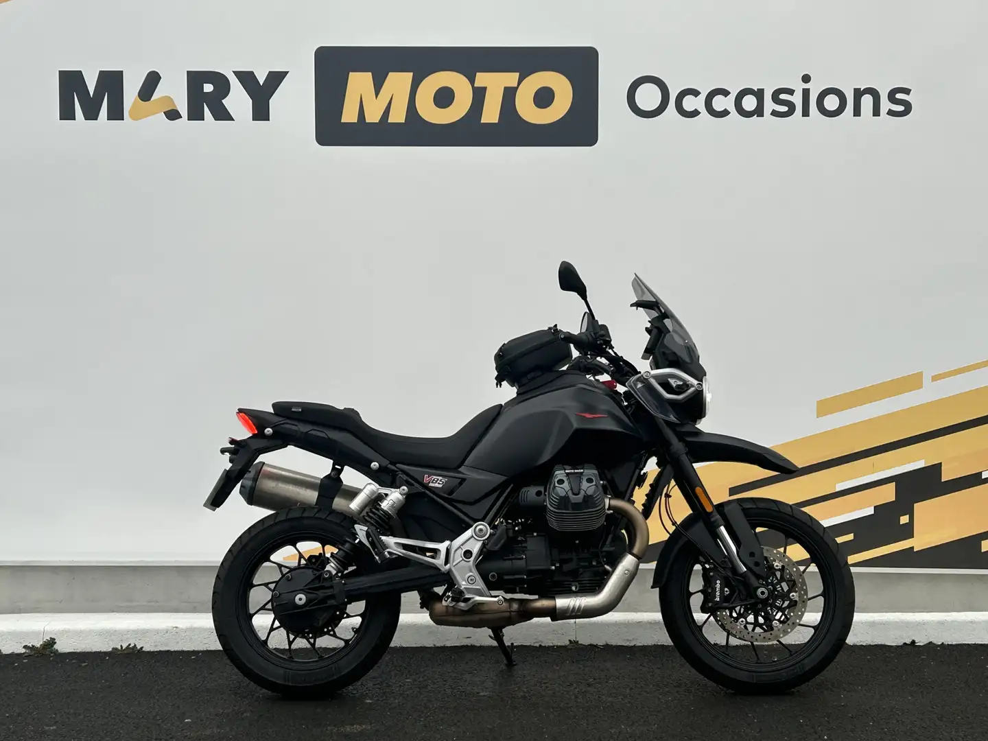 Moto Guzzi V 85 Noir - 1