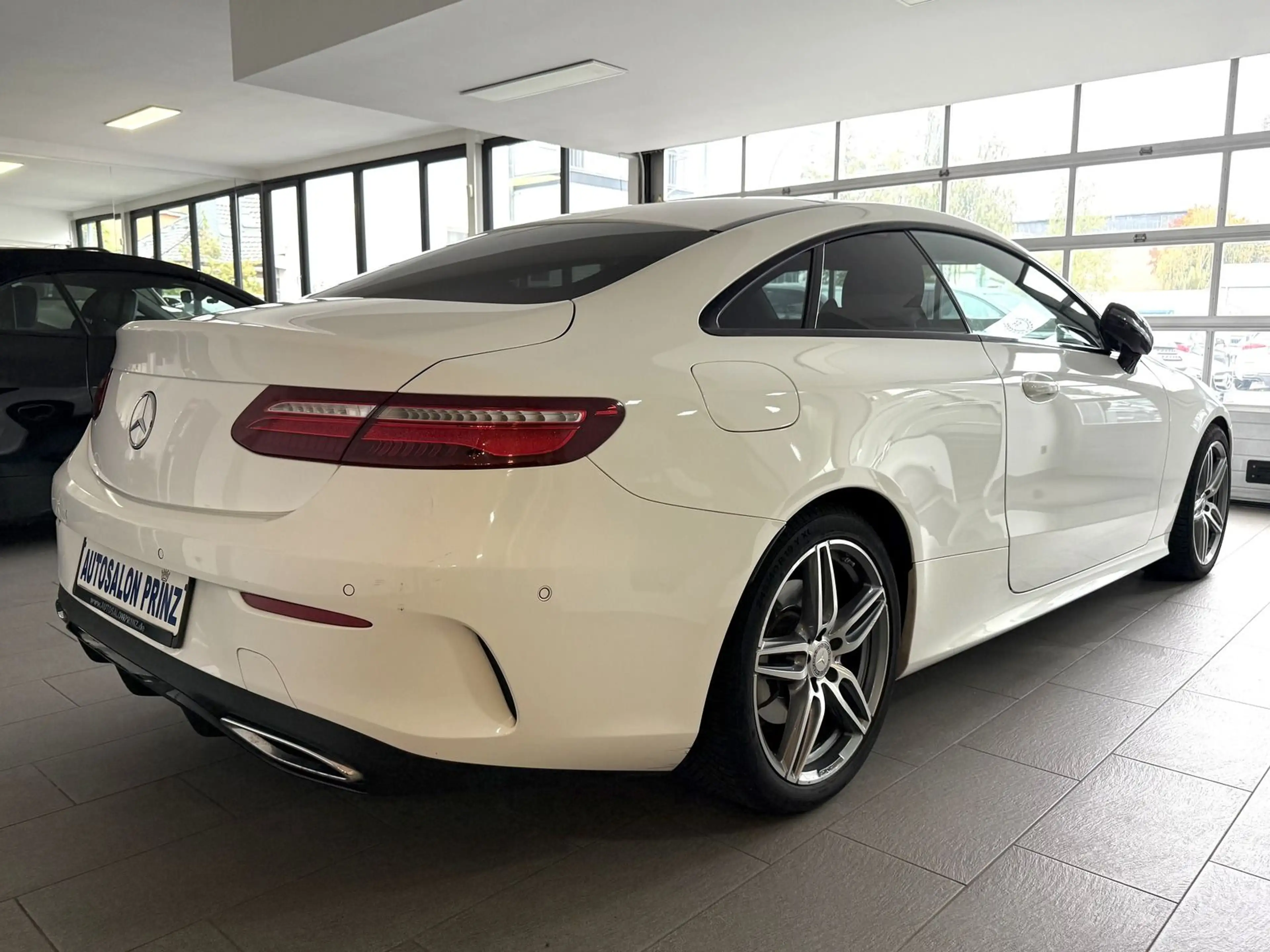 Mercedes-Benz E 350 d AUTOM KLIMA AMG COMAND PANO LED LEDER — photo 7