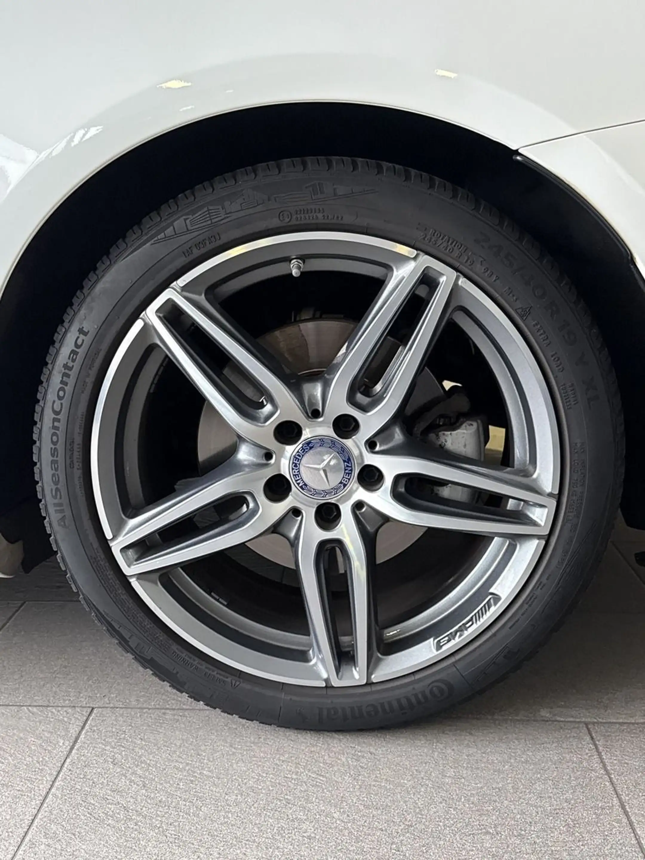 Mercedes-Benz E 350 d AUTOM KLIMA AMG COMAND PANO LED LEDER — photo 2