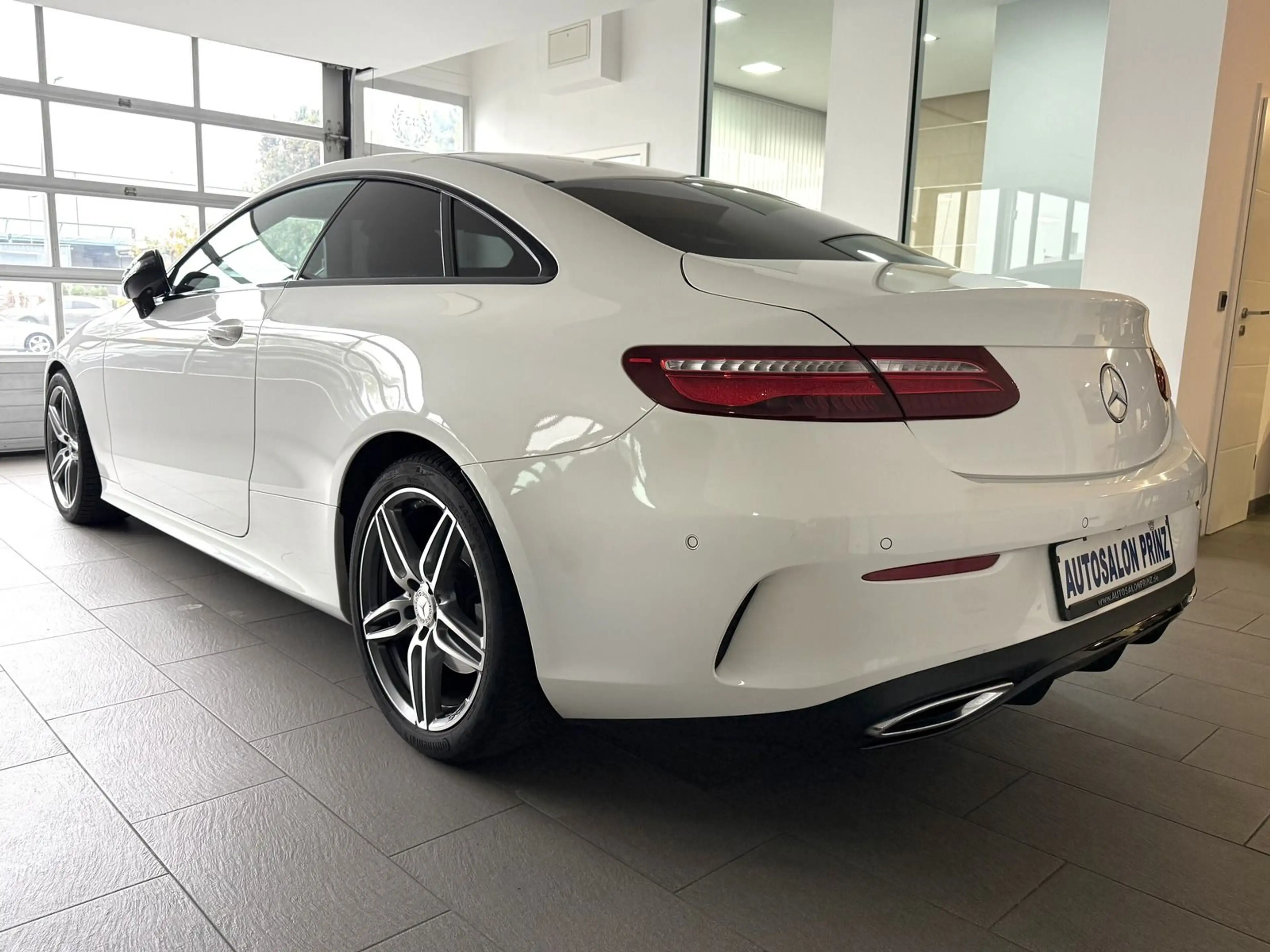 Mercedes-Benz E 350 d AUTOM KLIMA AMG COMAND PANO LED LEDER — photo 5