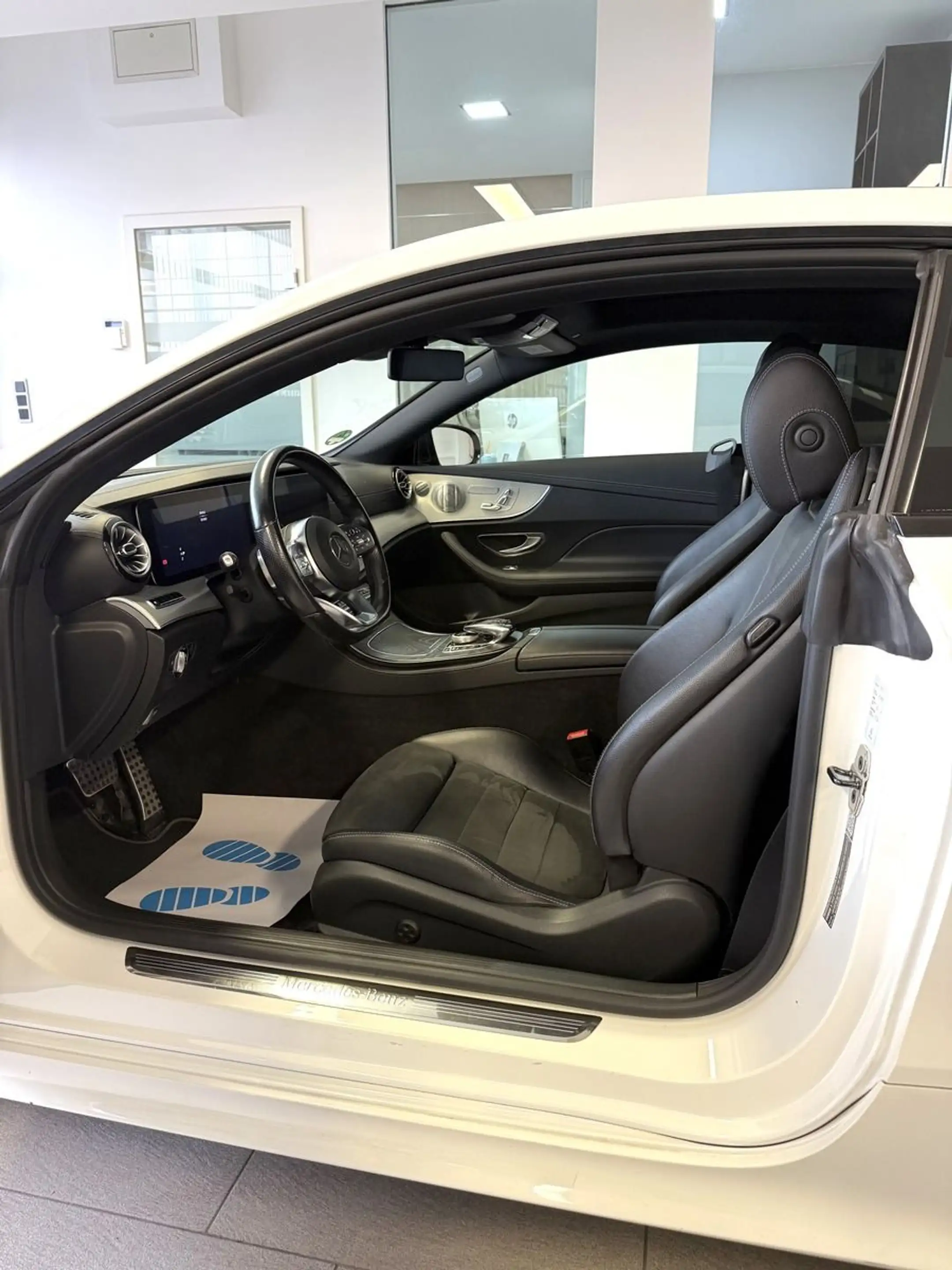 Mercedes-Benz E 350 d AUTOM KLIMA AMG COMAND PANO LED LEDER — photo 10