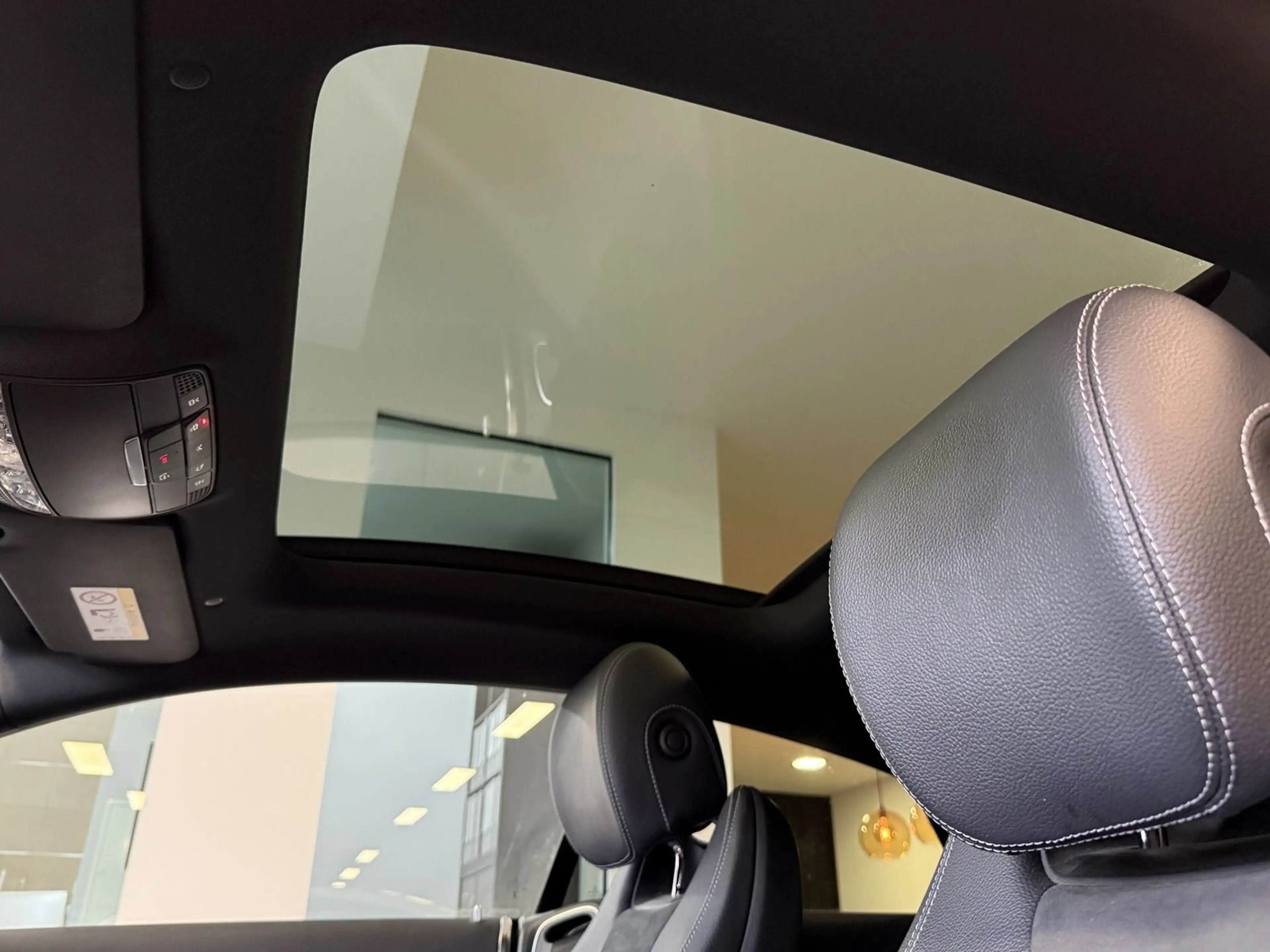 Mercedes-Benz E 350 d AUTOM KLIMA AMG COMAND PANO LED LEDER — photo 4