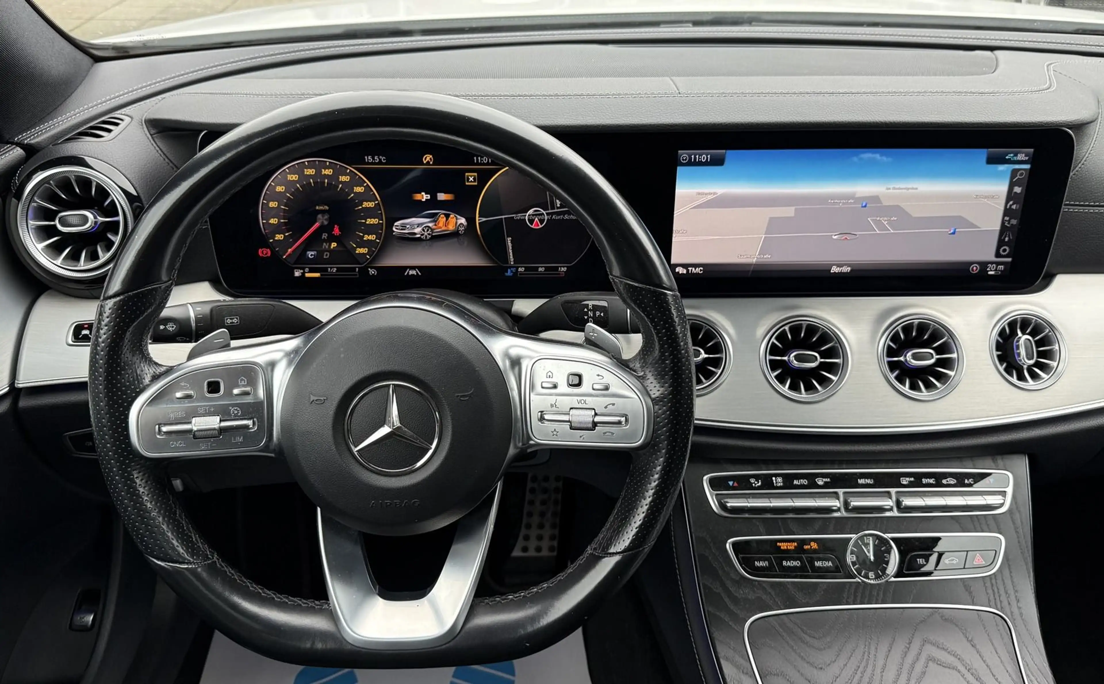 Mercedes-Benz E 350 d AUTOM KLIMA AMG COMAND PANO LED LEDER — photo 3