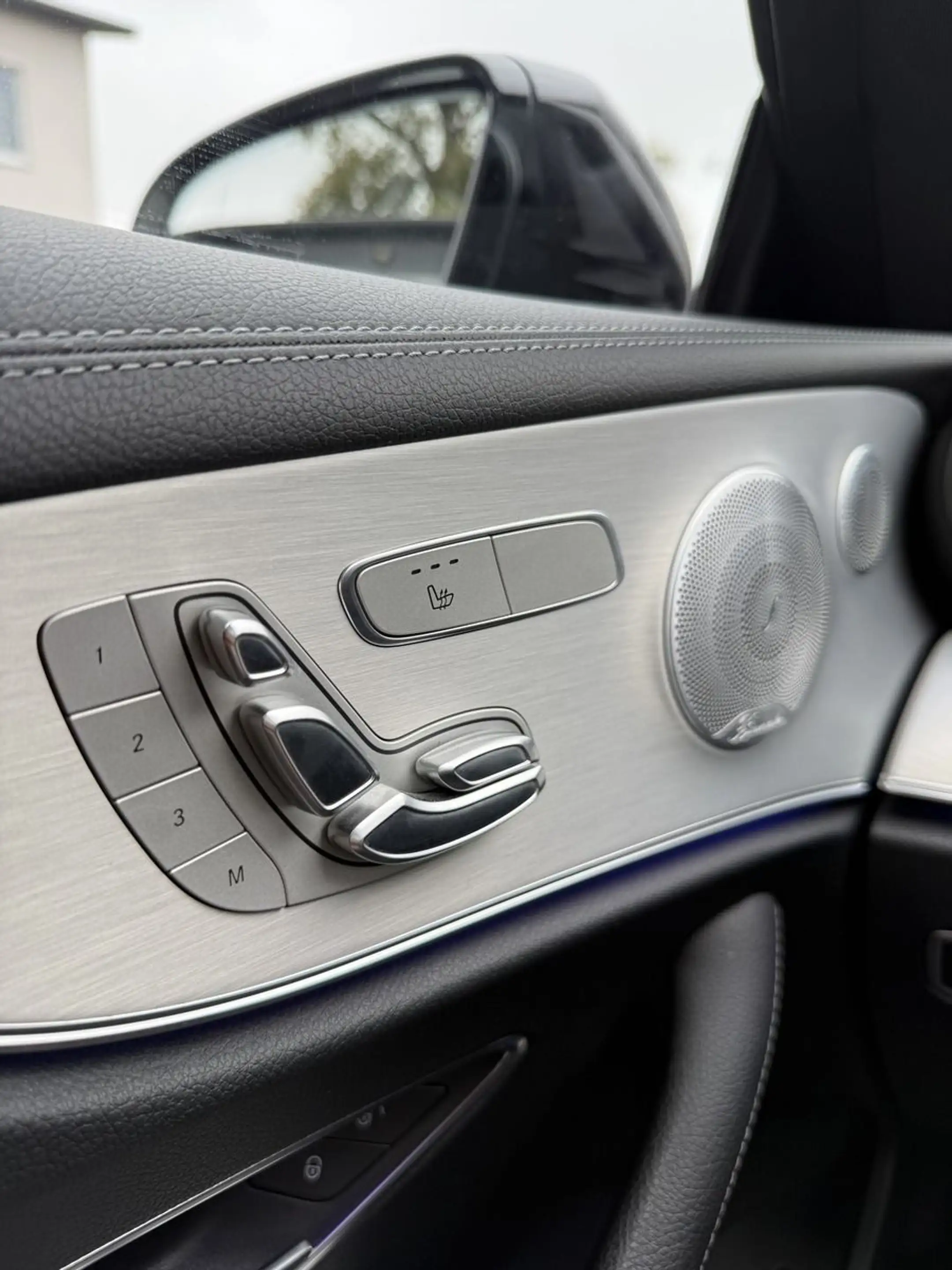 Mercedes-Benz E 350 d AUTOM KLIMA AMG COMAND PANO LED LEDER — photo 15