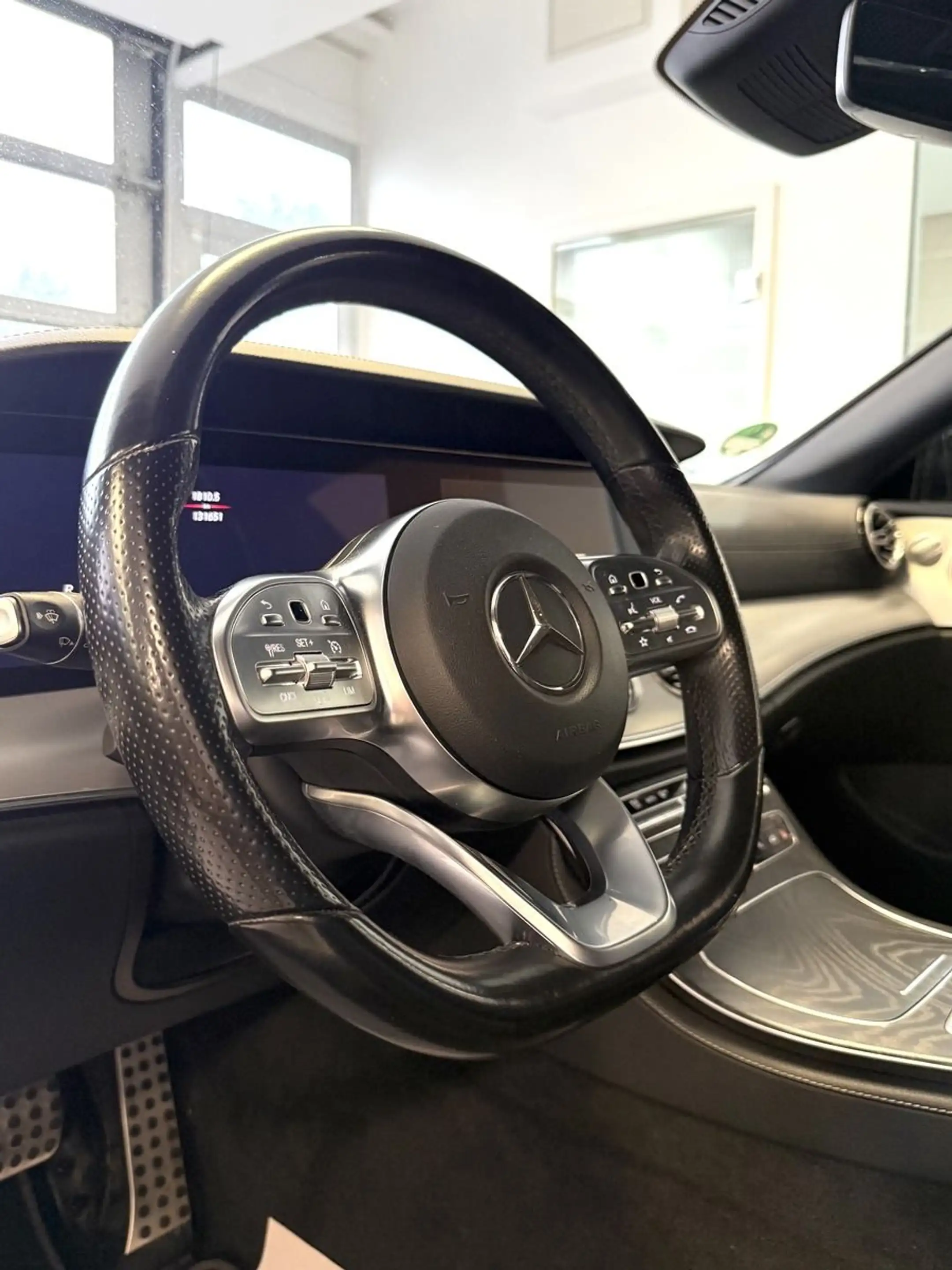 Mercedes-Benz E 350 d AUTOM KLIMA AMG COMAND PANO LED LEDER — photo 13