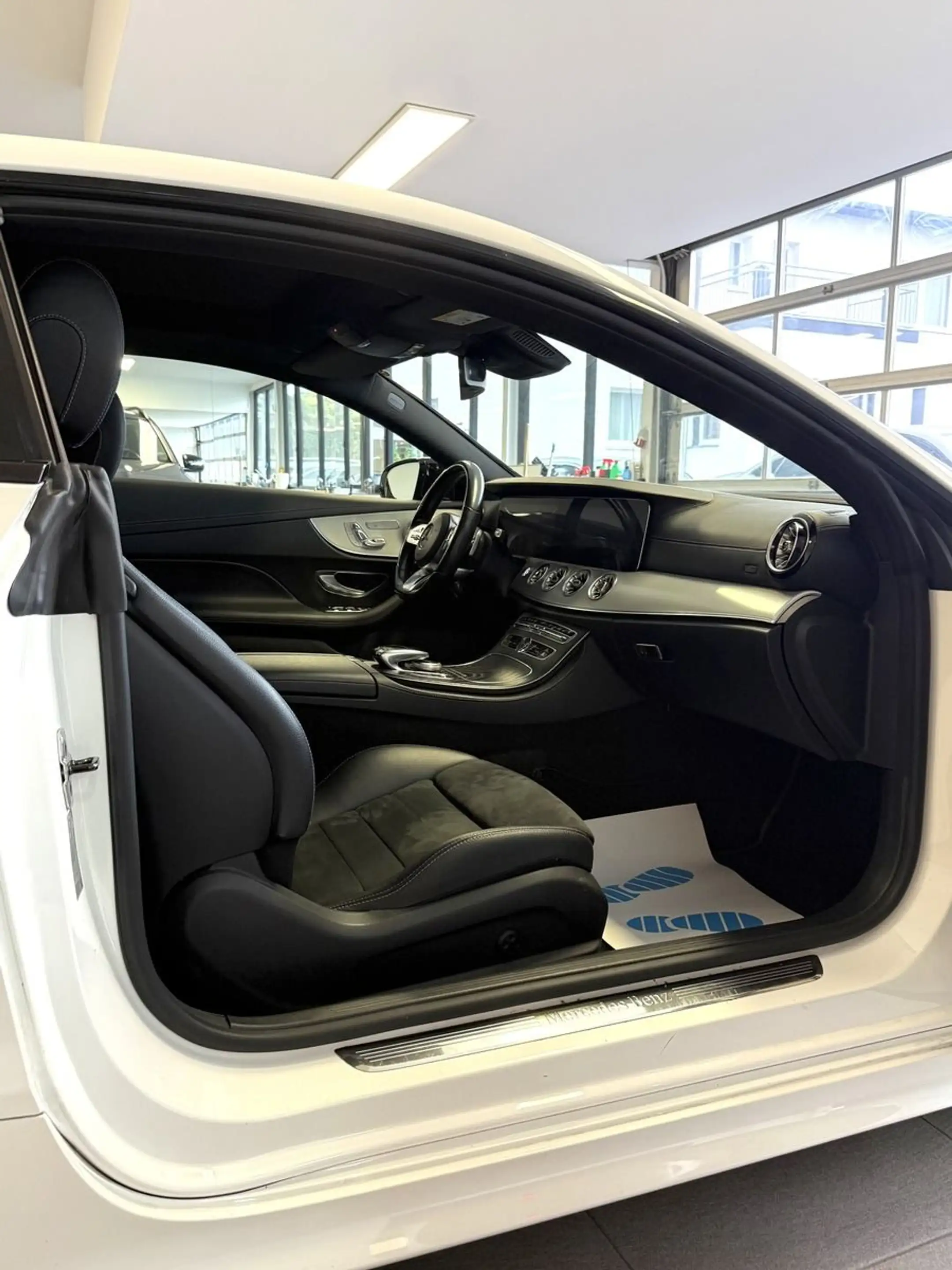 Mercedes-Benz E 350 d AUTOM KLIMA AMG COMAND PANO LED LEDER — photo 11