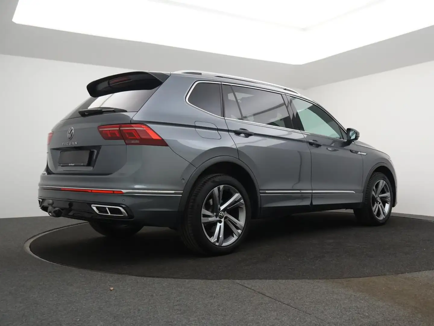 Volkswagen Tiguan Allspace Tiguan Allspace R-Line 1.5TSI 150PK *7 PL*PANO*TRE Grijs - 2