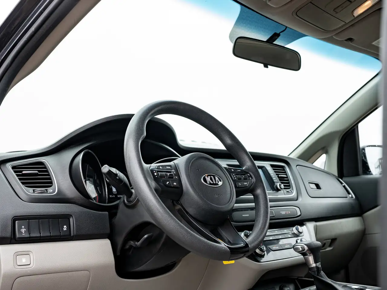 Kia Sedona снимка Kia Sedona