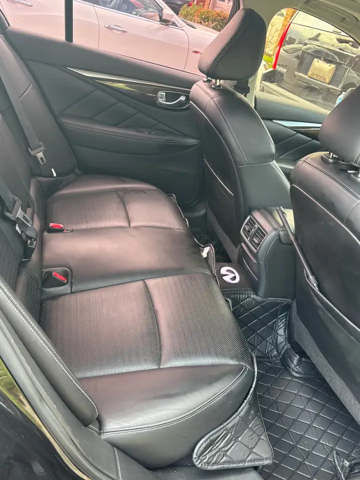 Infiniti Q50 снимка Infiniti Q50