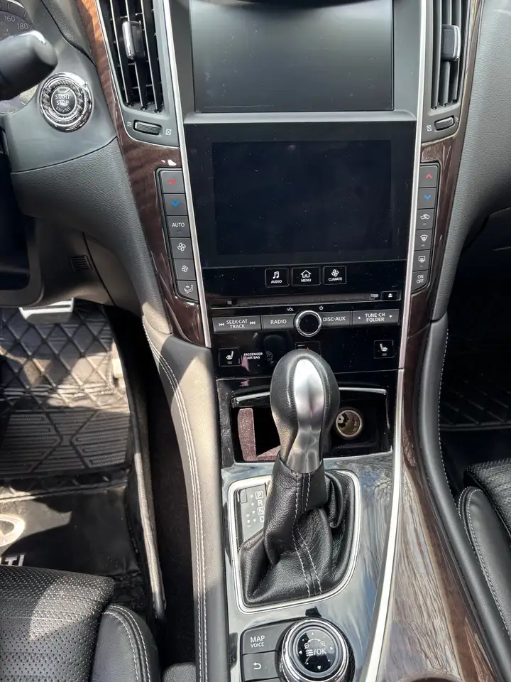 Infiniti Q50 снимка Infiniti Q50