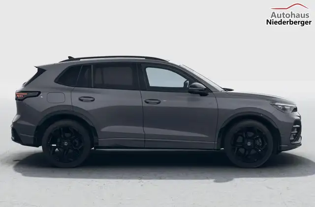 Volkswagen Tiguan R-Line 4M Pano Nav AHK Matrix LM20Z PrivG 142 k... Ansicht 3