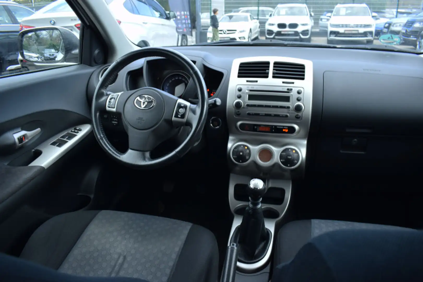 Toyota Urban Cruiser 90 D-4D LIFE 4WD Weiß - 2